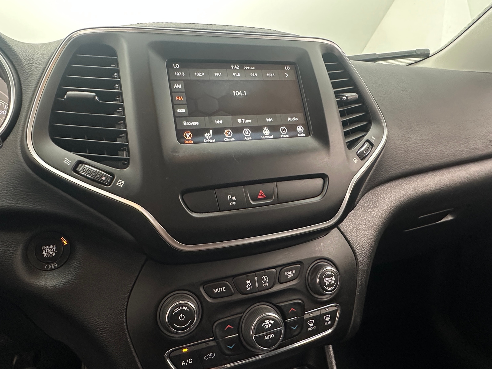 Thumbnail: 2019 Jeep Cherokee - 4