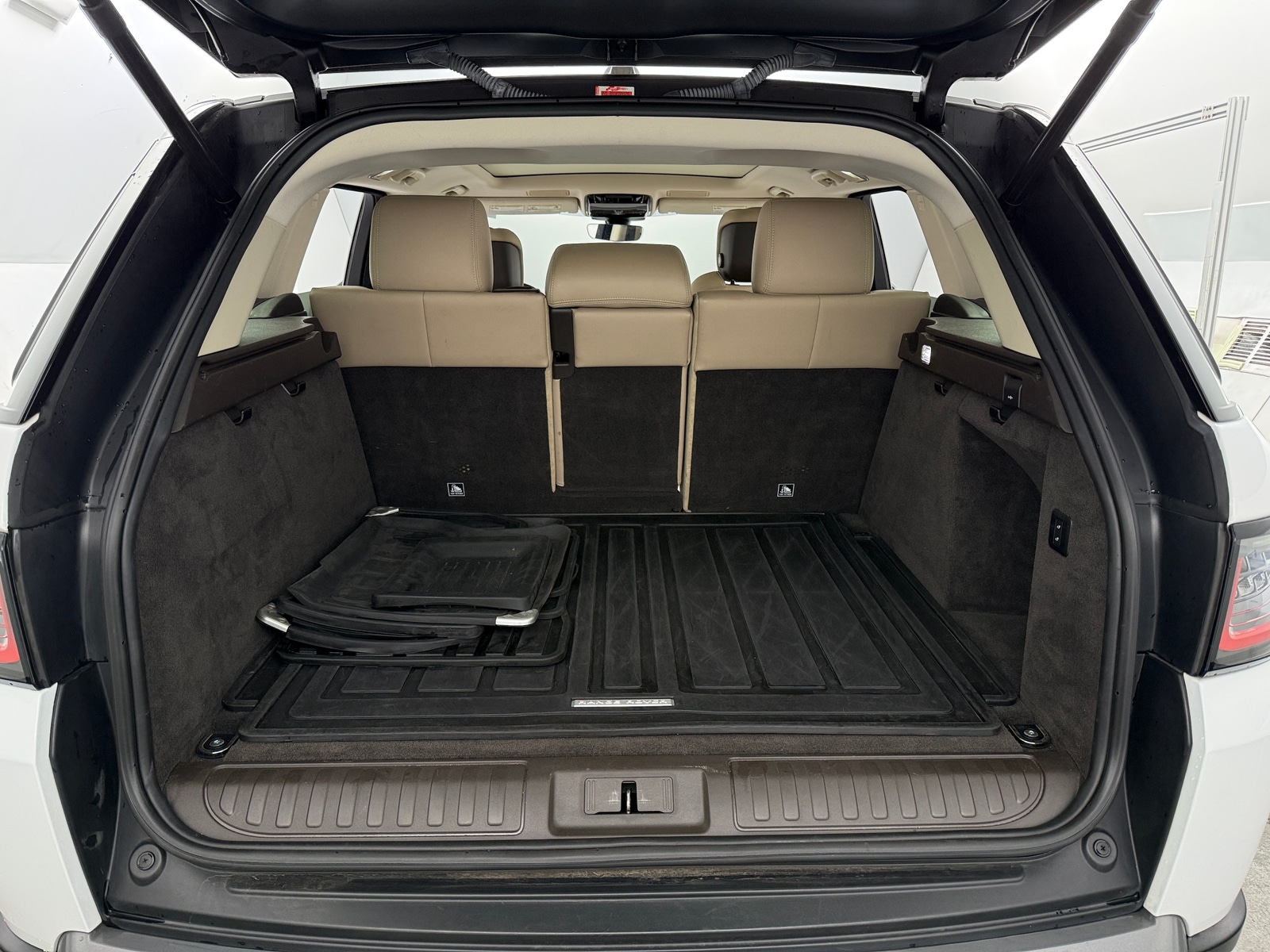 Thumbnail: 2021 Land Rover Range Rover Sport - 6