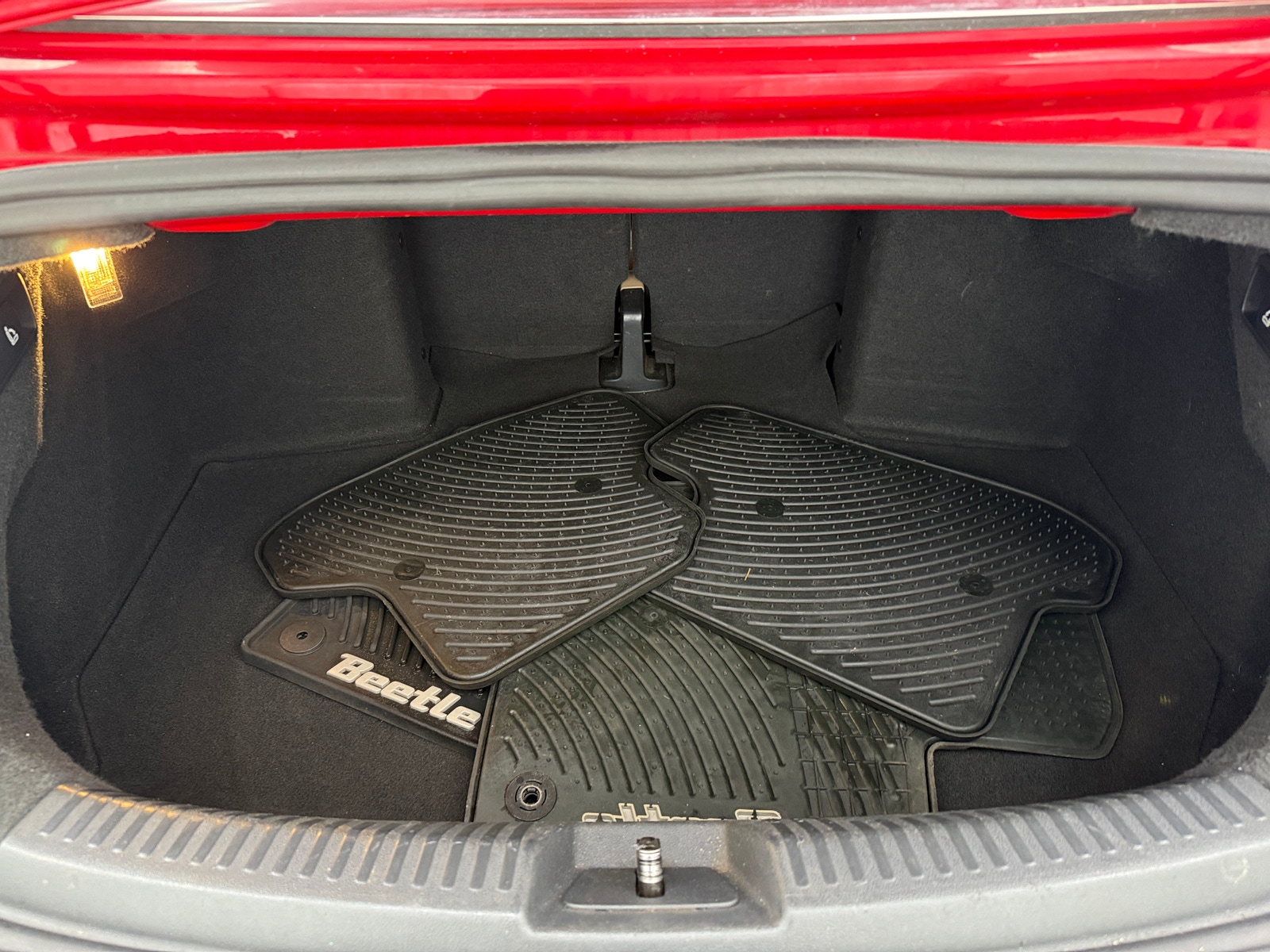 Thumbnail: 2013 Volkswagen Beetle - 4