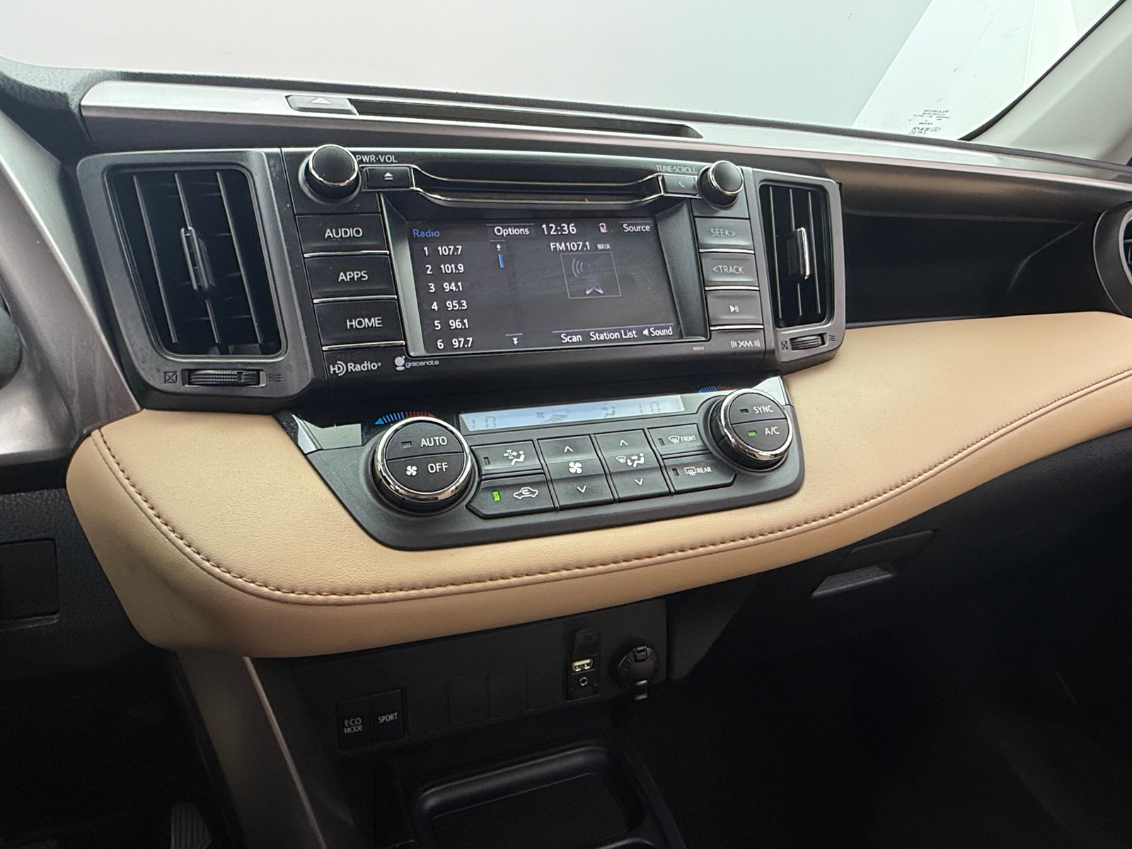 Thumbnail: 2017 Toyota RAV4 - 4