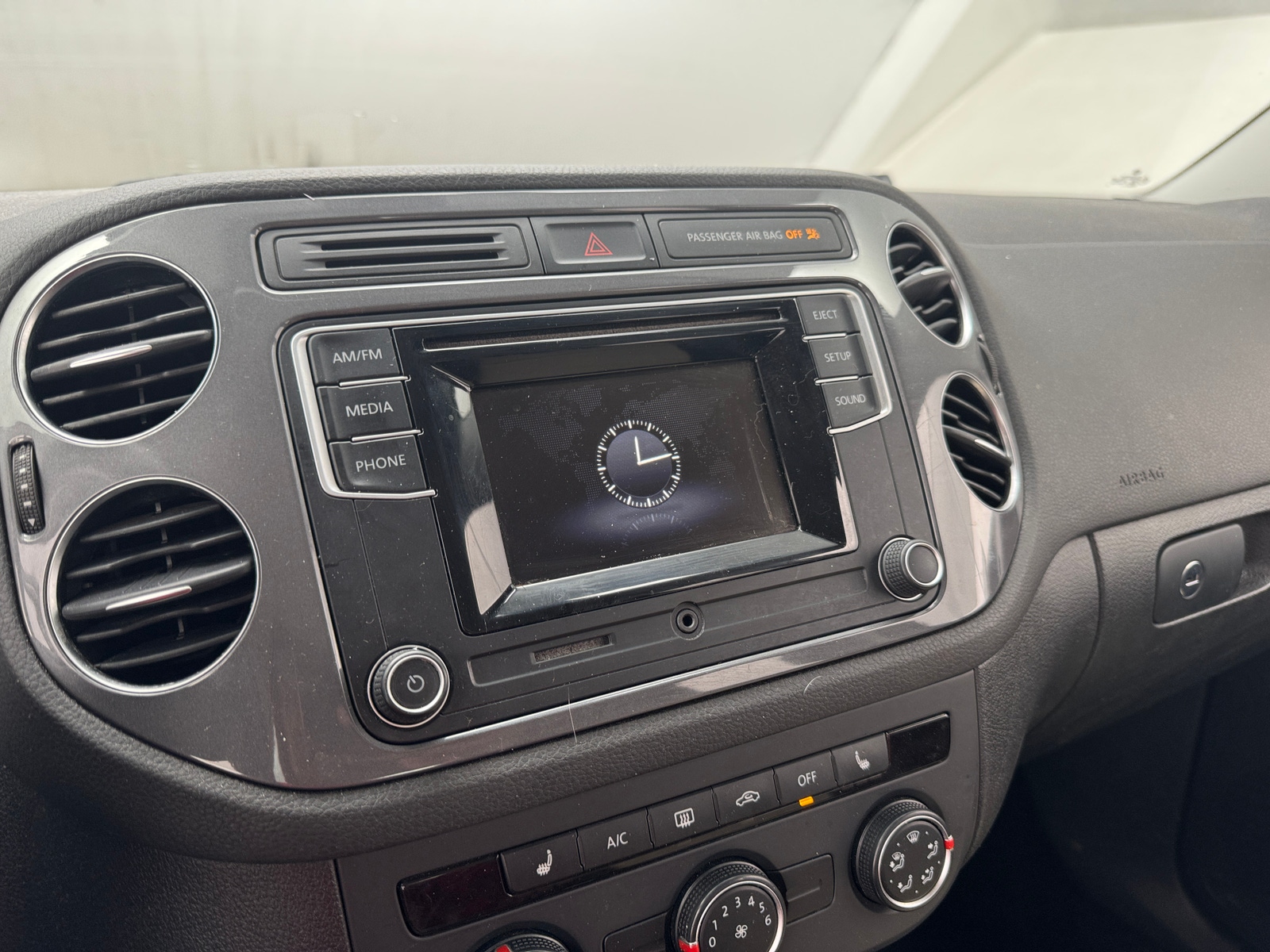 Thumbnail: 2016 Volkswagen Tiguan - 4