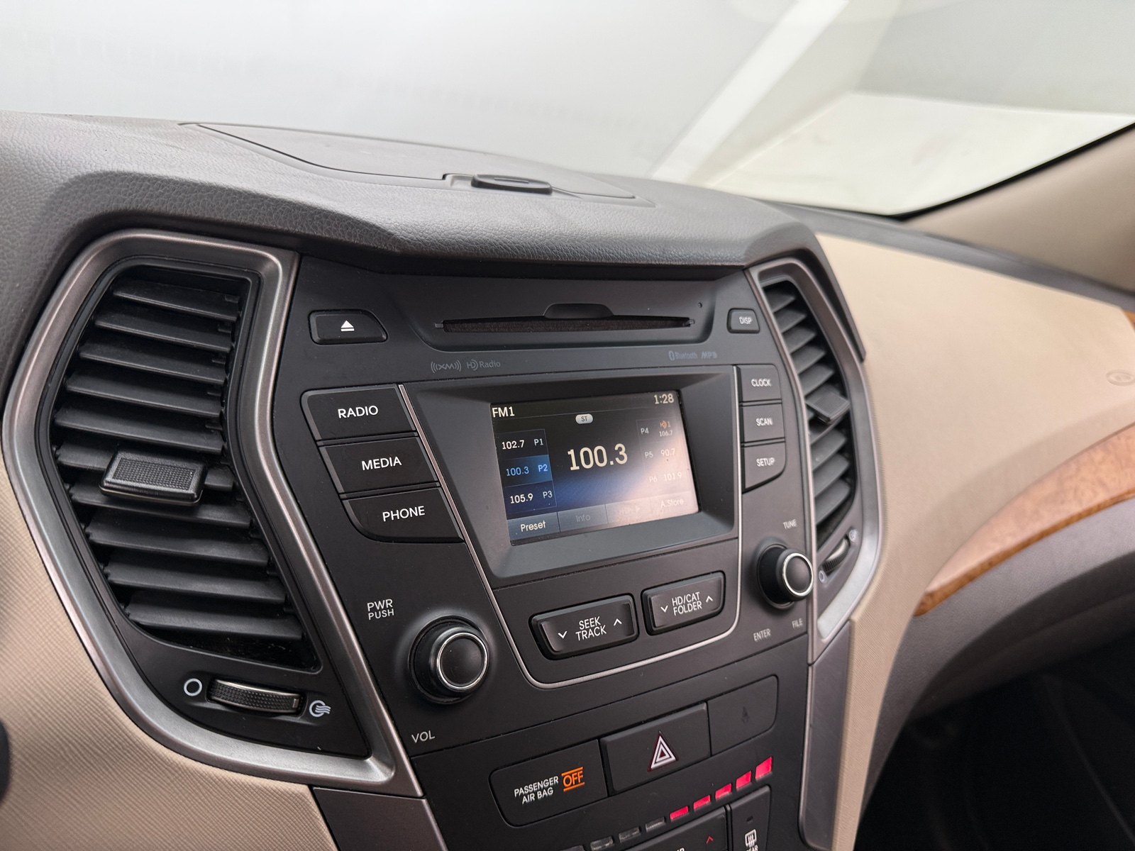 Thumbnail: 2016 Hyundai Santa Fe - 4