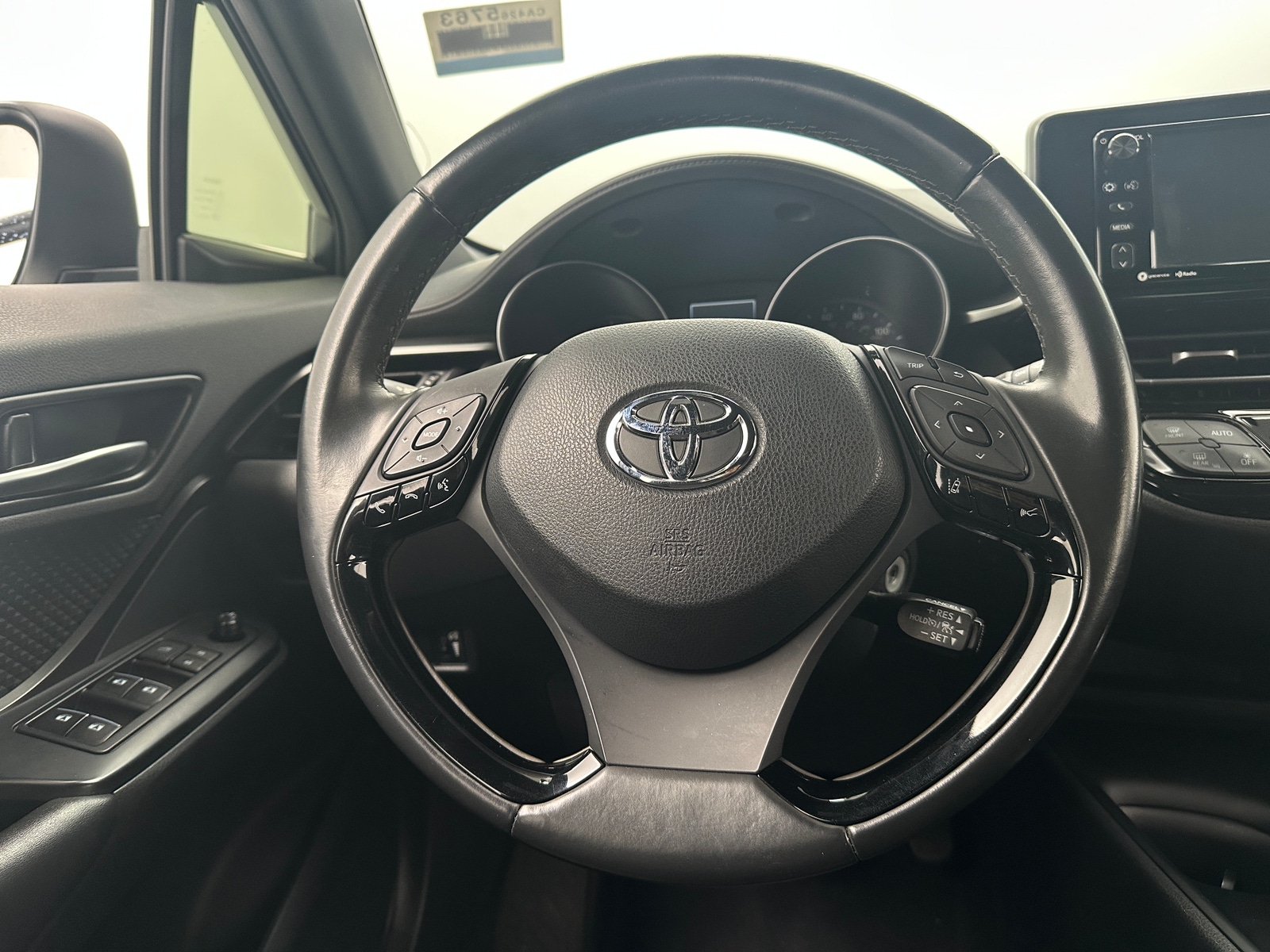 Thumbnail: 2018 Toyota C-HR - 5