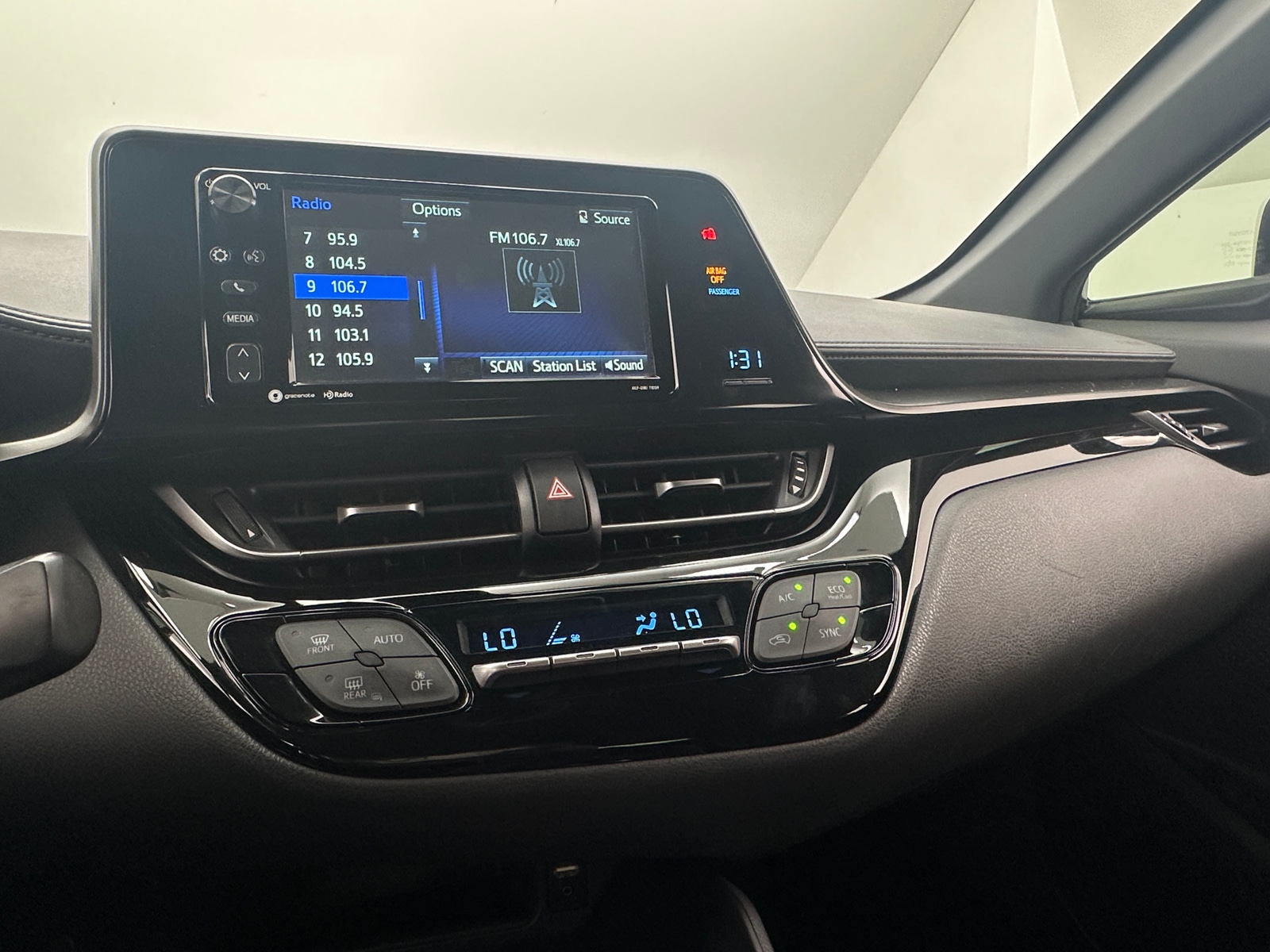 Thumbnail: 2018 Toyota C-HR - 4