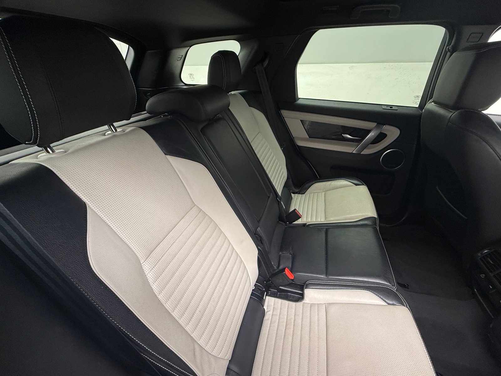 Thumbnail: 2021 Land Rover Discovery Sport - 5