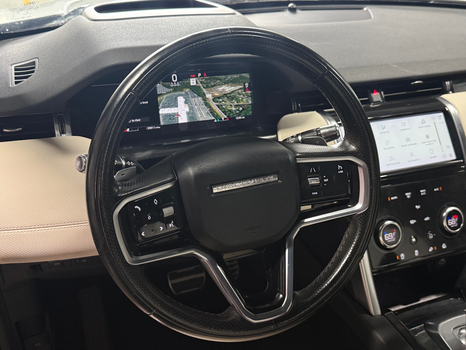 Thumbnail: 2021 Land Rover Discovery Sport - 4