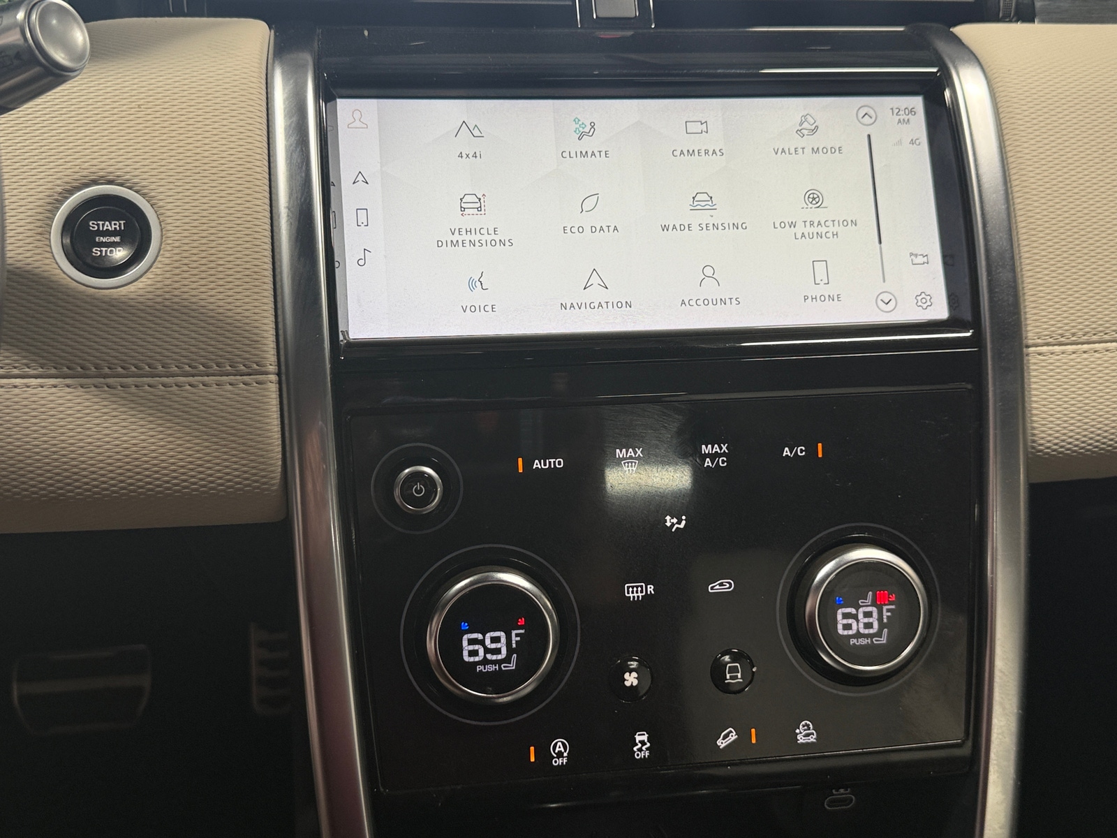 Thumbnail: 2021 Land Rover Discovery Sport - 3