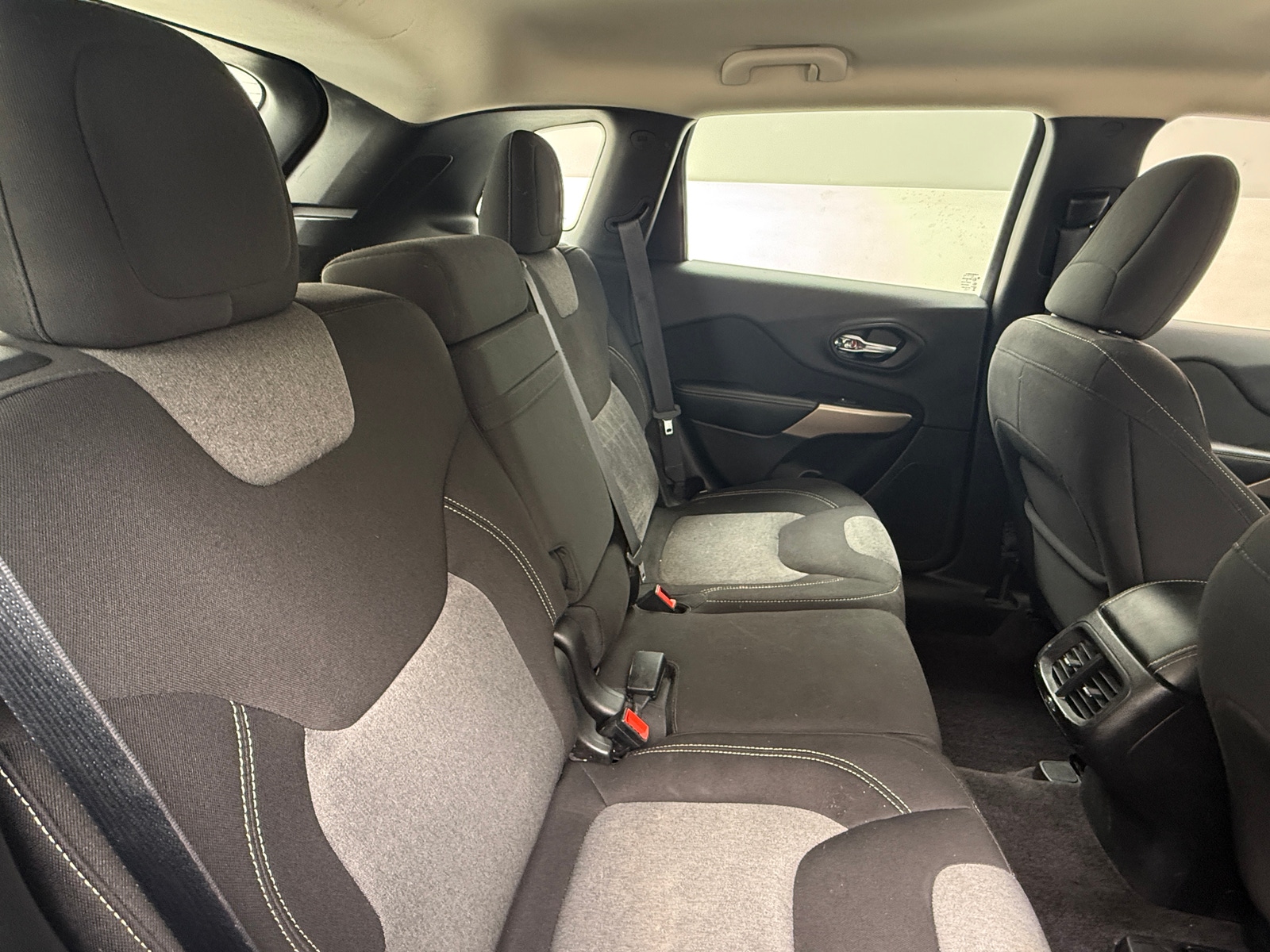 Thumbnail: 2017 Jeep Cherokee - 6