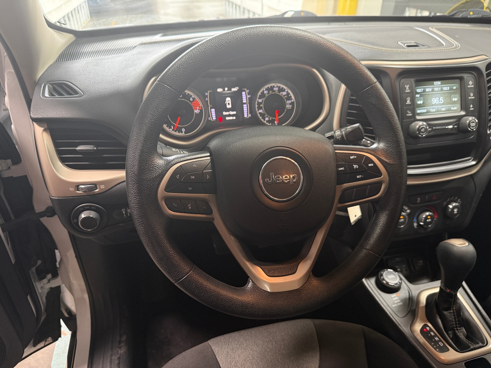 Thumbnail: 2017 Jeep Cherokee - 5