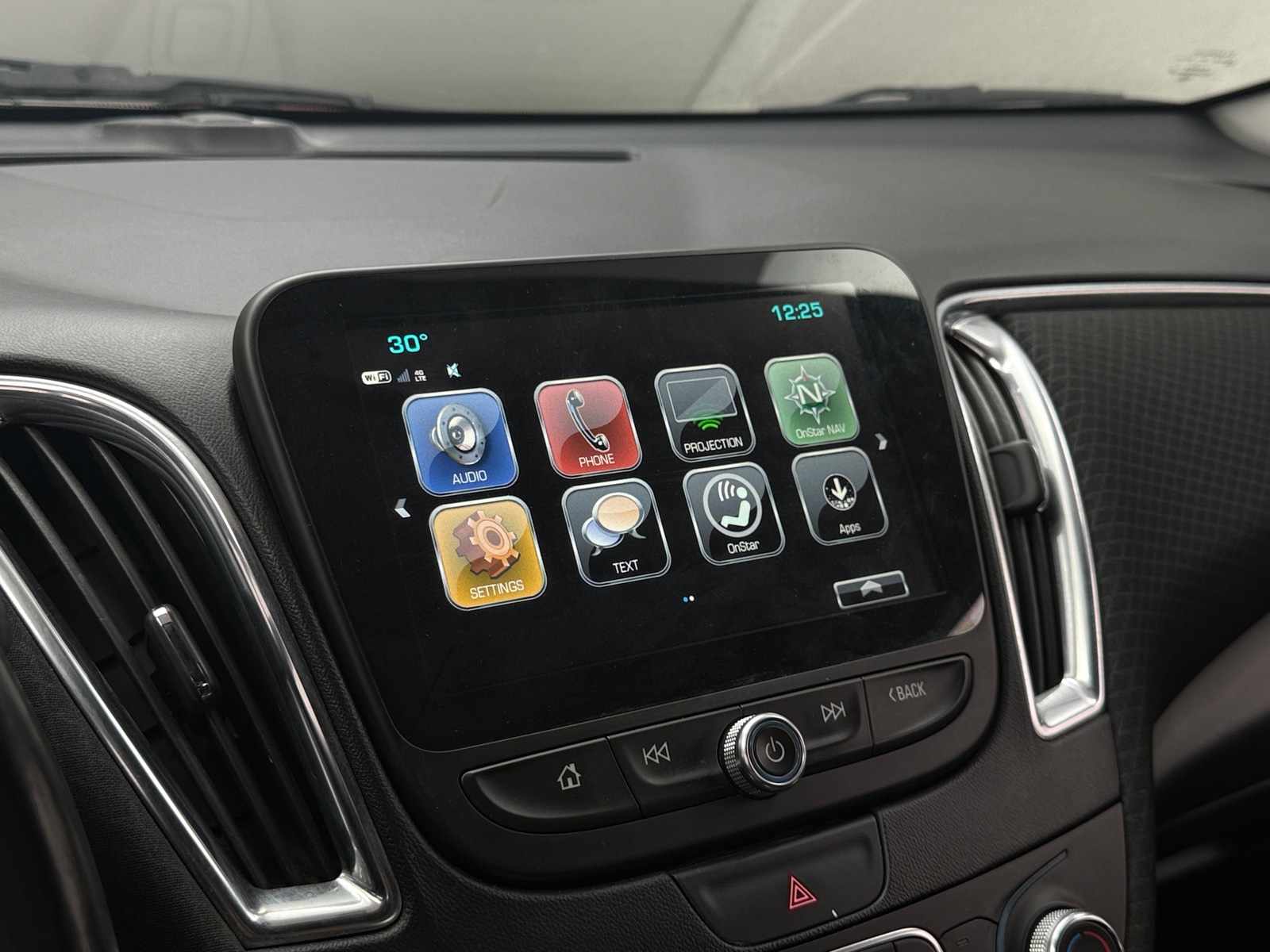 Thumbnail: 2018 Chevrolet Malibu - 4