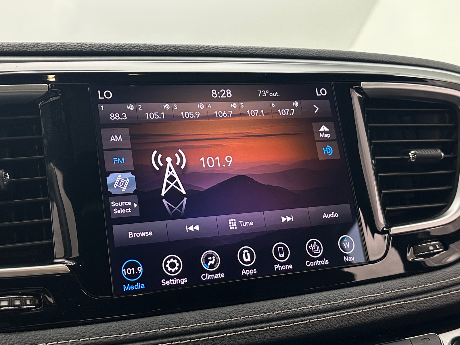 Thumbnail: 2020 Chrysler Pacifica - 3