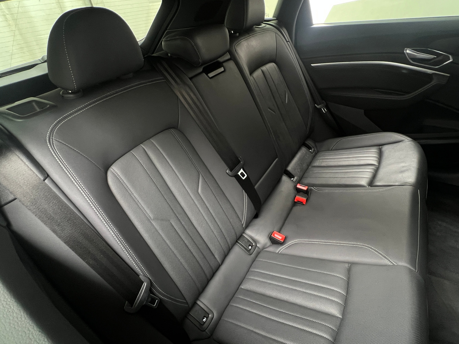 Thumbnail: 2022 Audi e-tron - 5