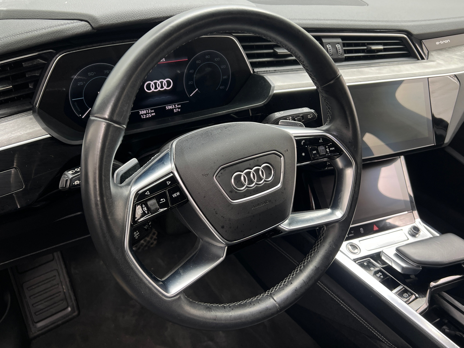 Thumbnail: 2022 Audi e-tron - 4