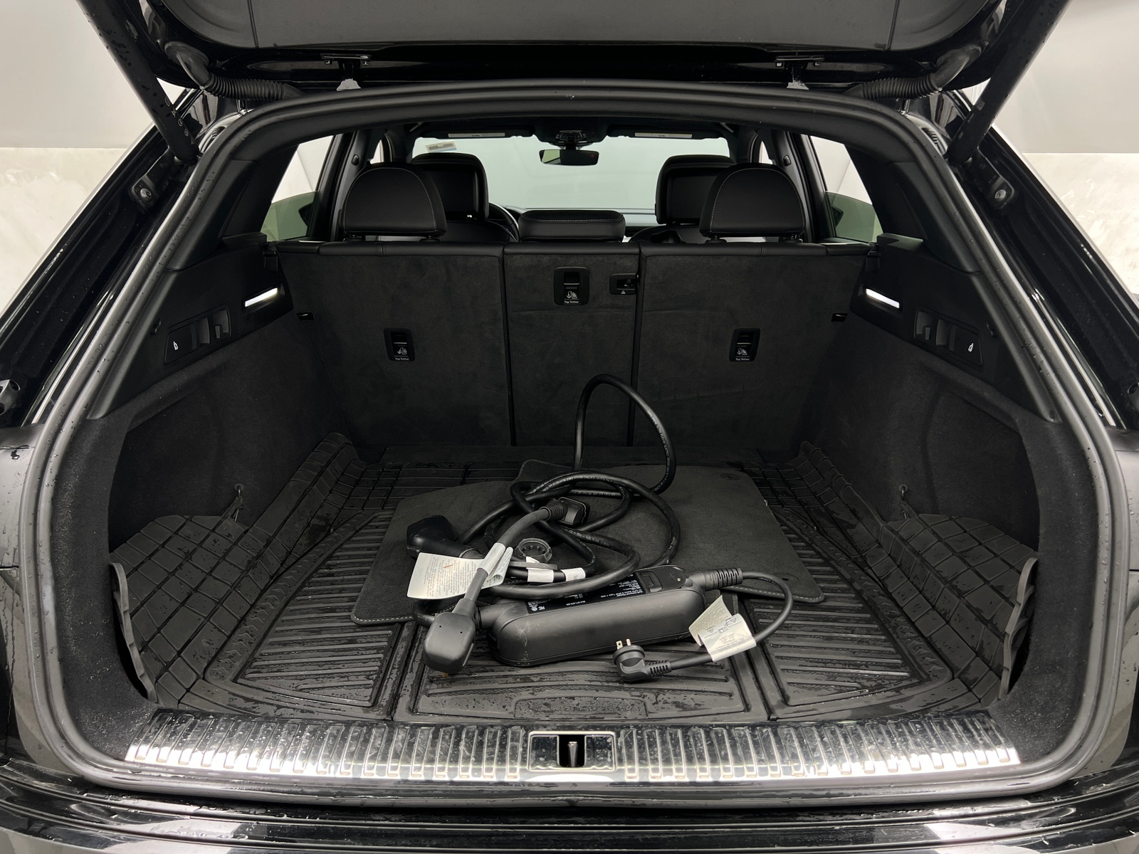 Thumbnail: 2022 Audi e-tron - 6