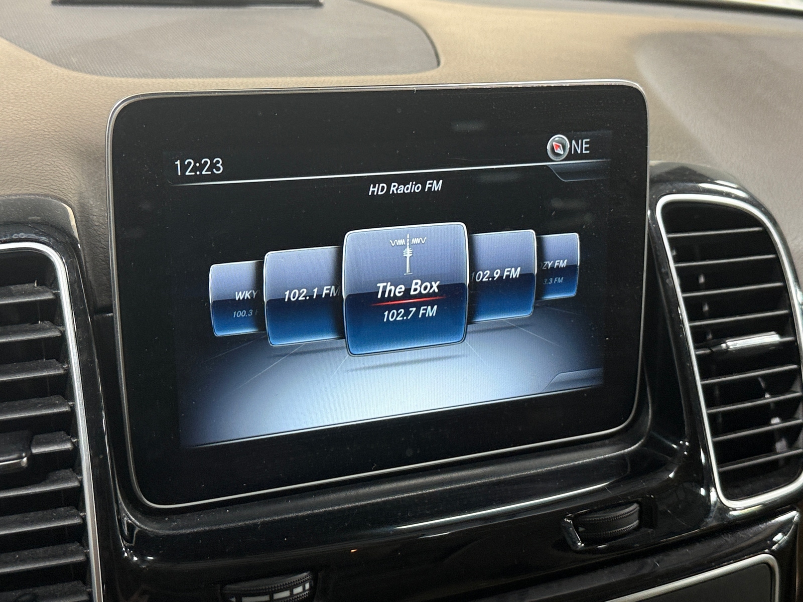 Thumbnail: 2018 Mercedes-Benz GLE - 3