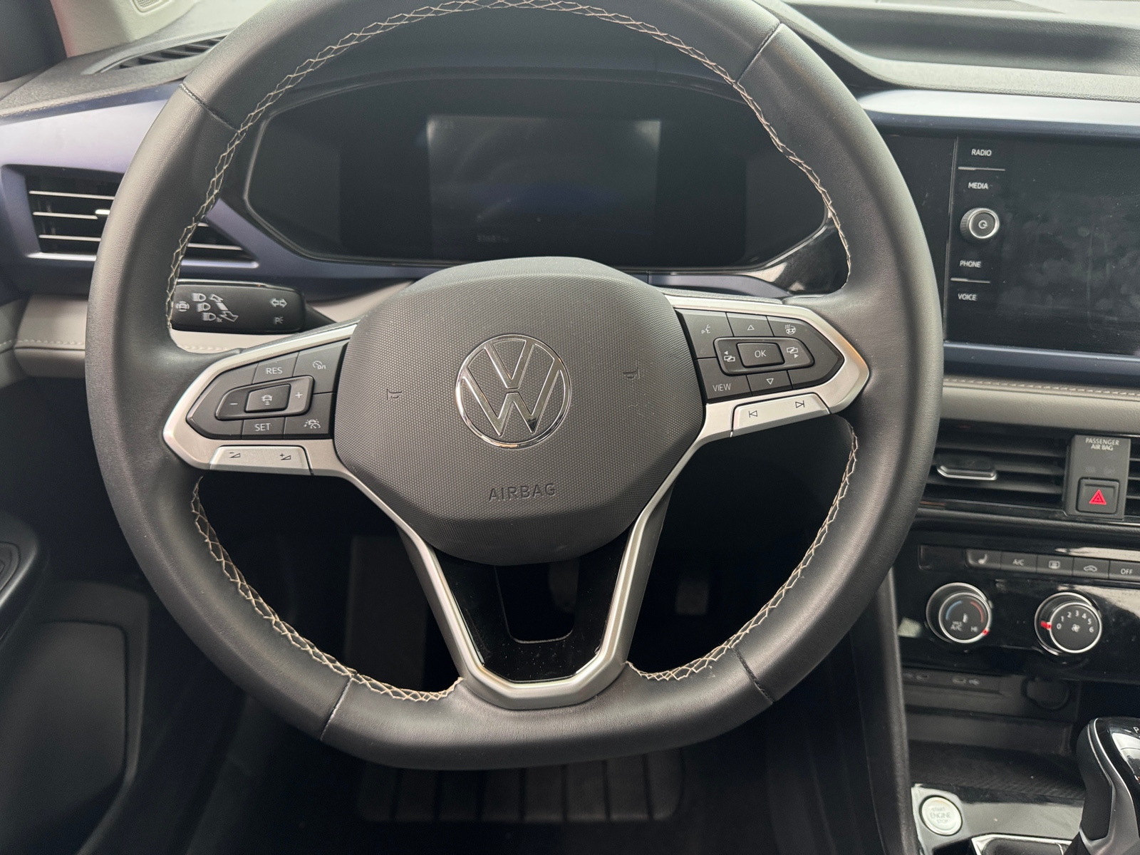 Thumbnail: 2023 Volkswagen Taos - 4