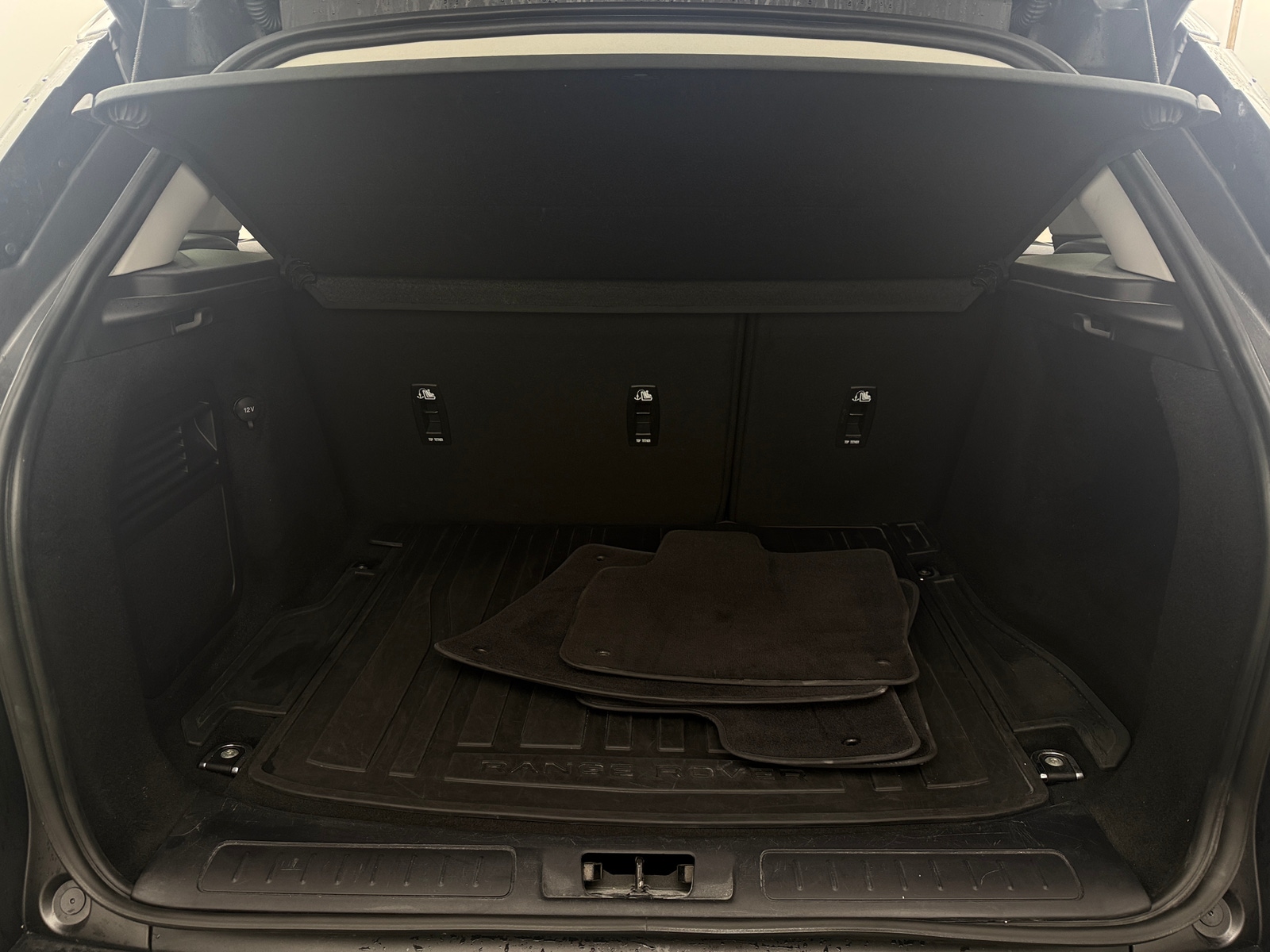 Thumbnail: 2017 Land Rover Range Rover Evoque - 6