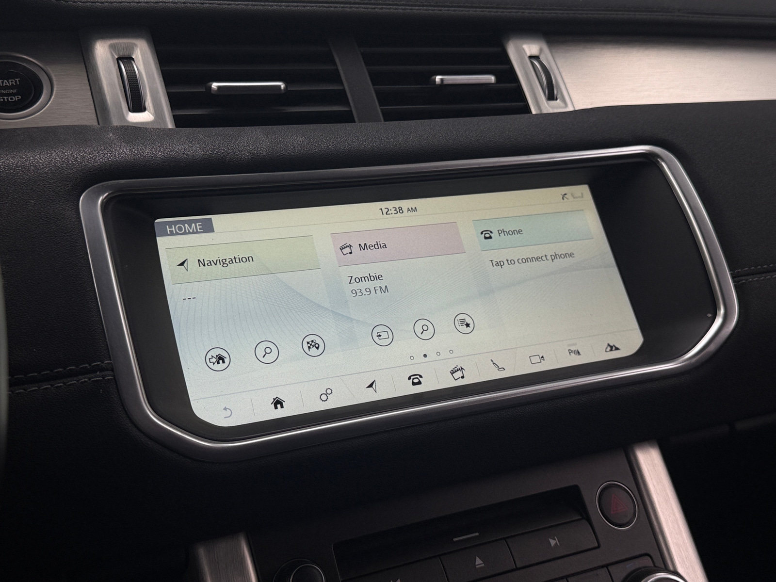 Thumbnail: 2017 Land Rover Range Rover Evoque - 3