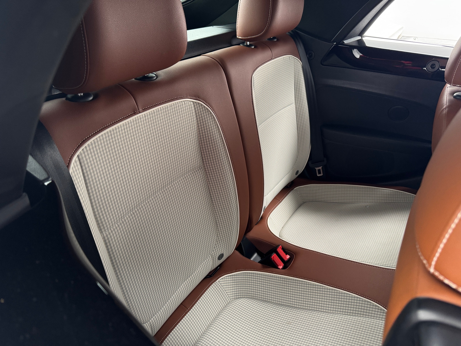 Thumbnail: 2017 Volkswagen Beetle - 6