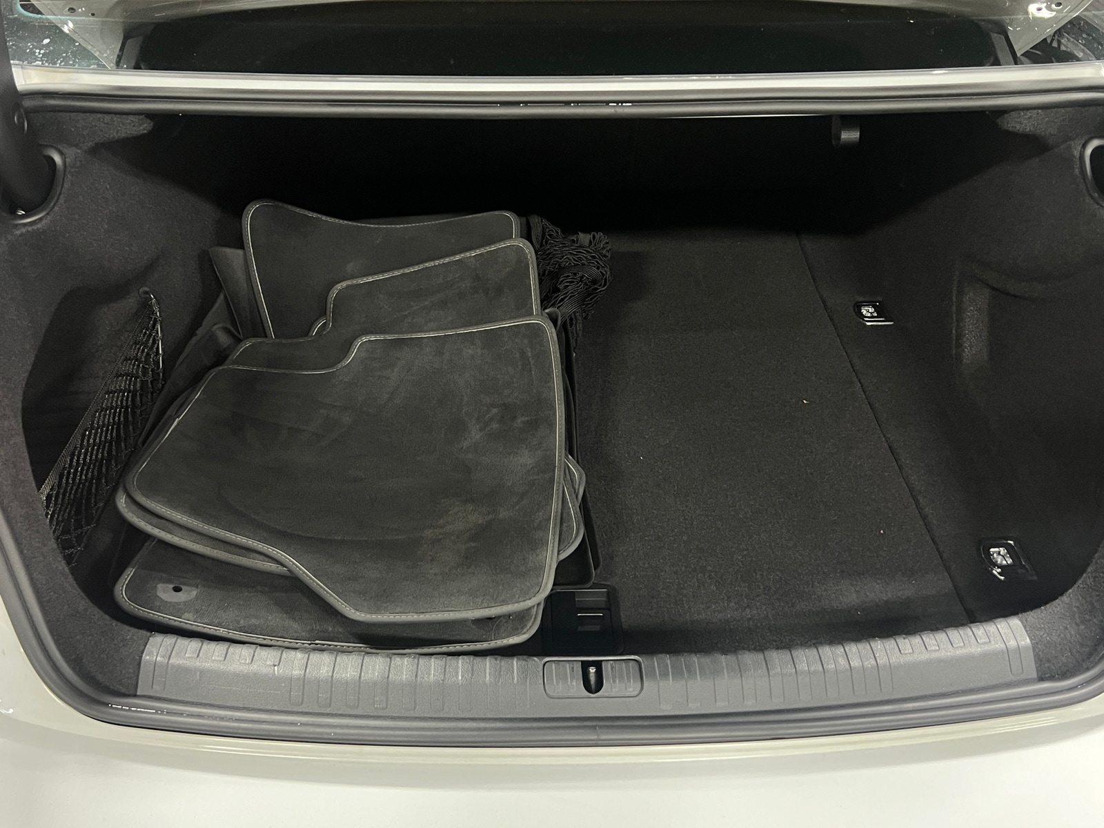 Thumbnail: 2020 Audi S6 - 6