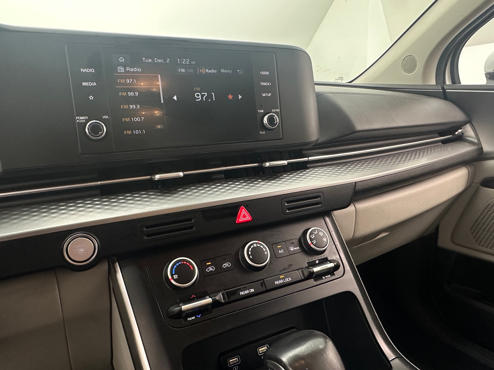 Thumbnail: 2023 Kia Carnival - 3