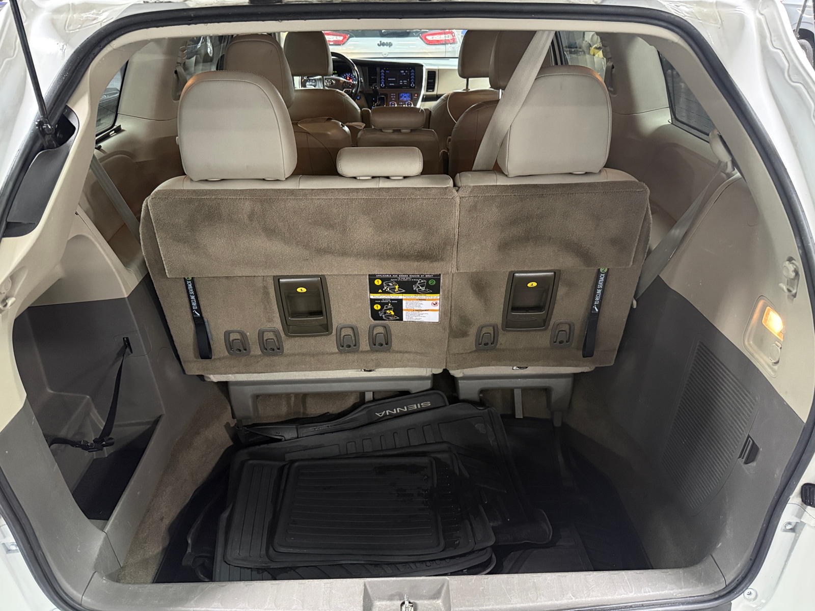 Thumbnail: 2018 Toyota Sienna - 6