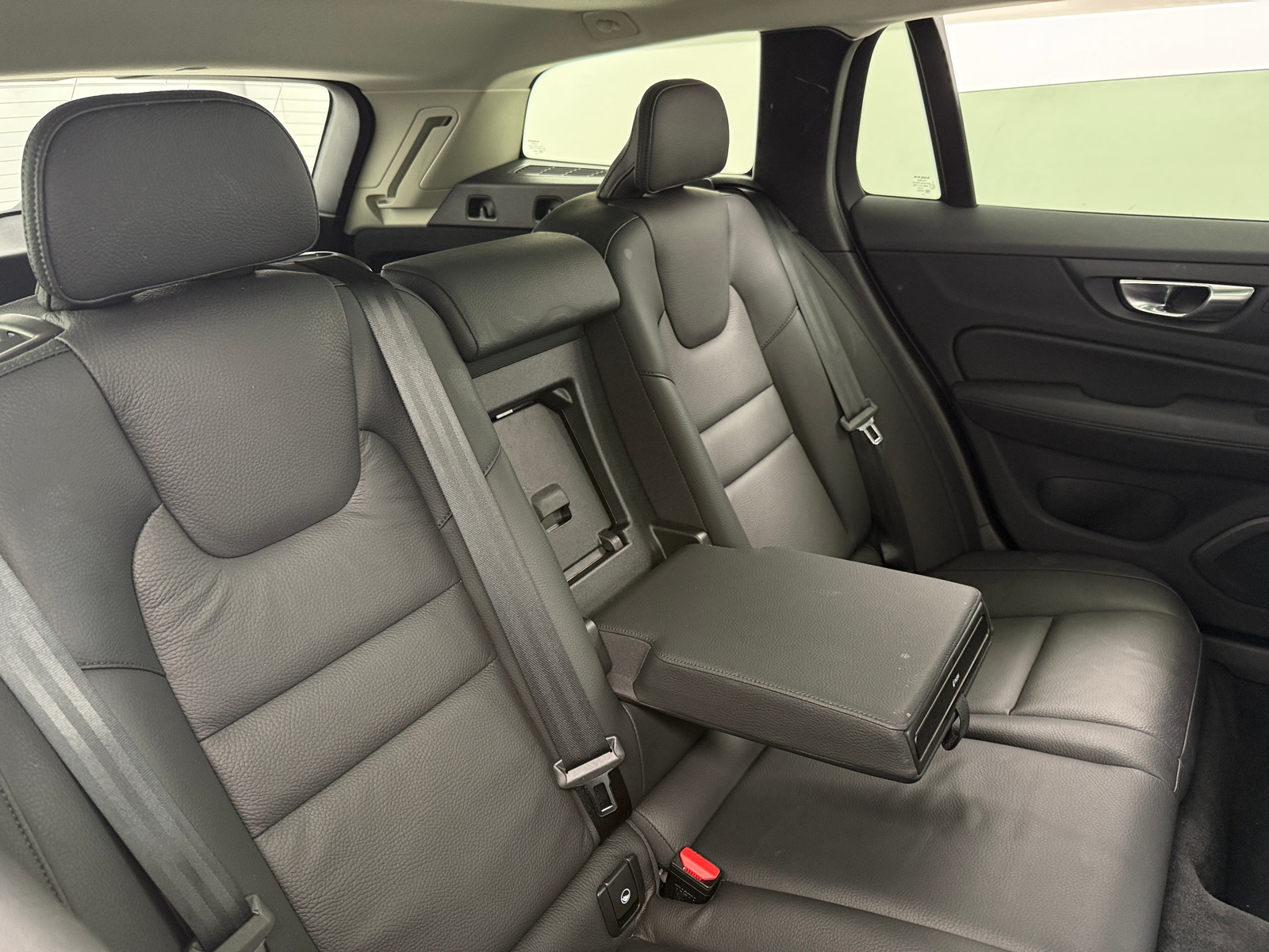 Thumbnail: 2025 Volvo V60 - 5