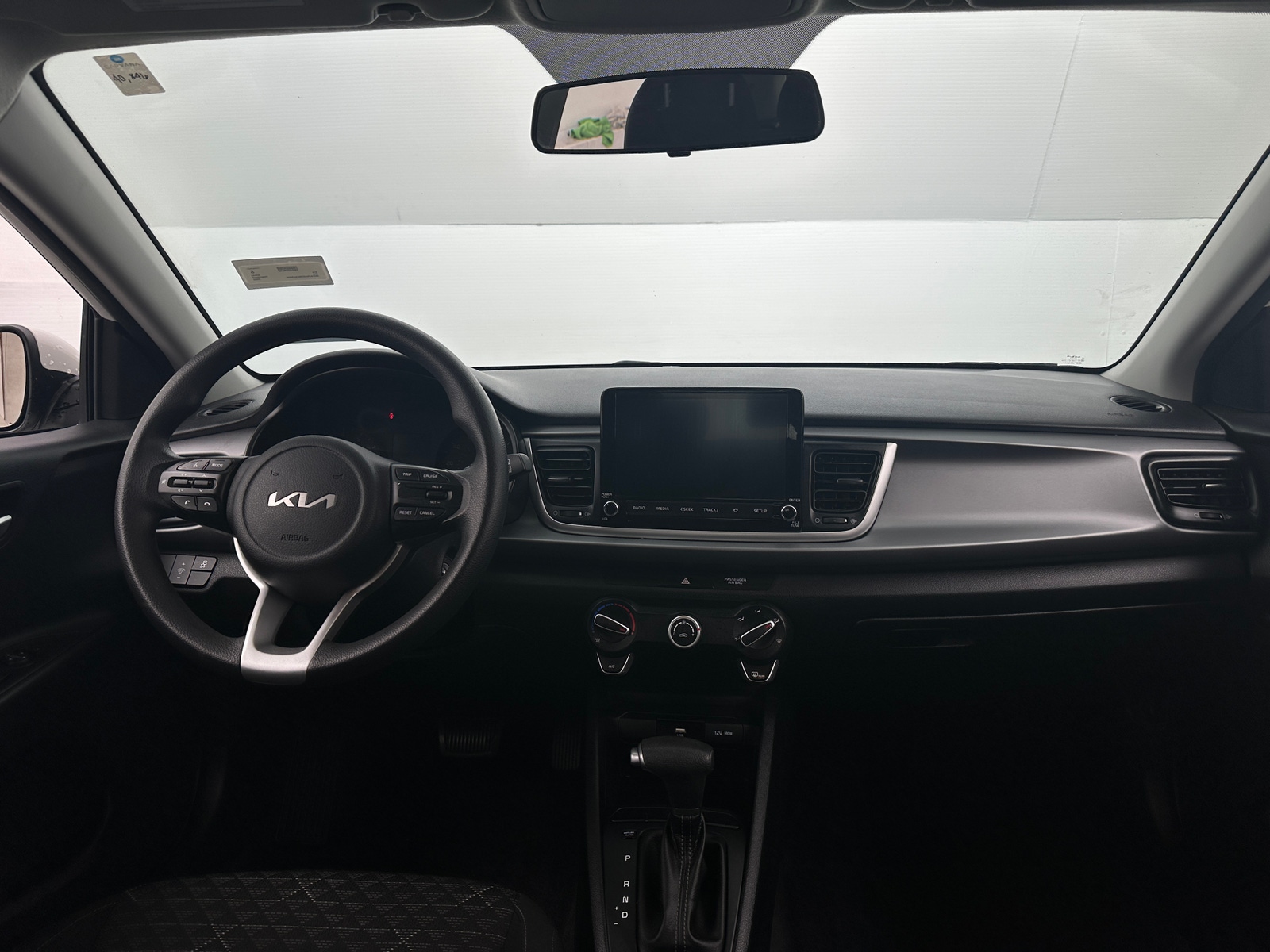 Thumbnail: 2022 Kia Rio - 3