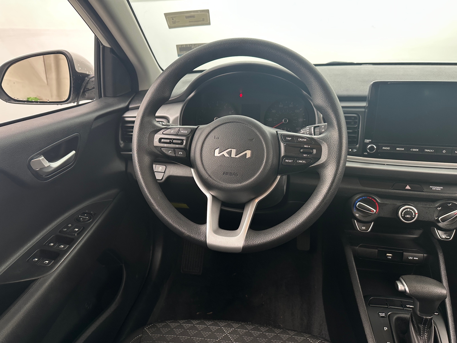 Thumbnail: 2022 Kia Rio - 5