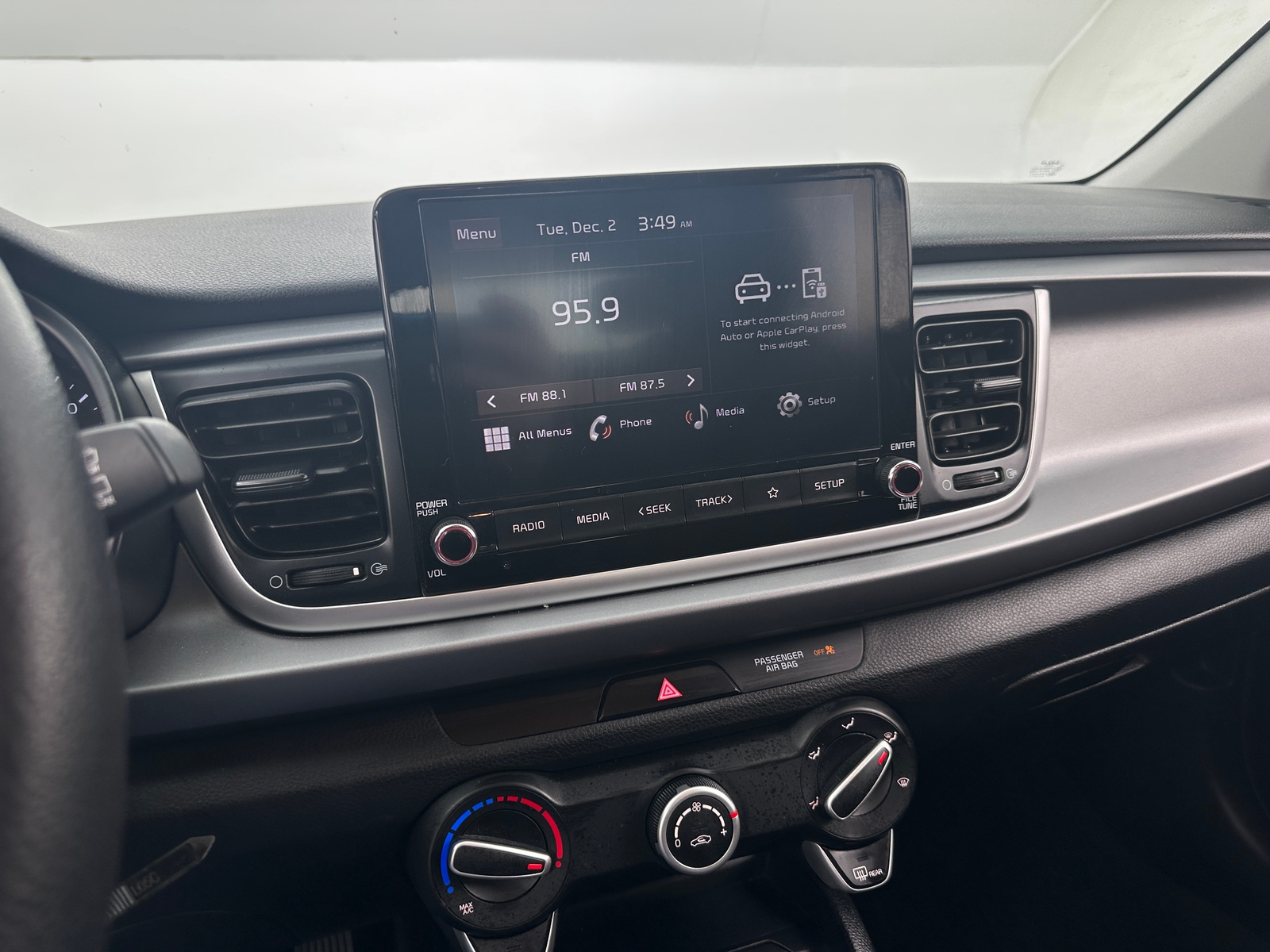 Thumbnail: 2022 Kia Rio - 4