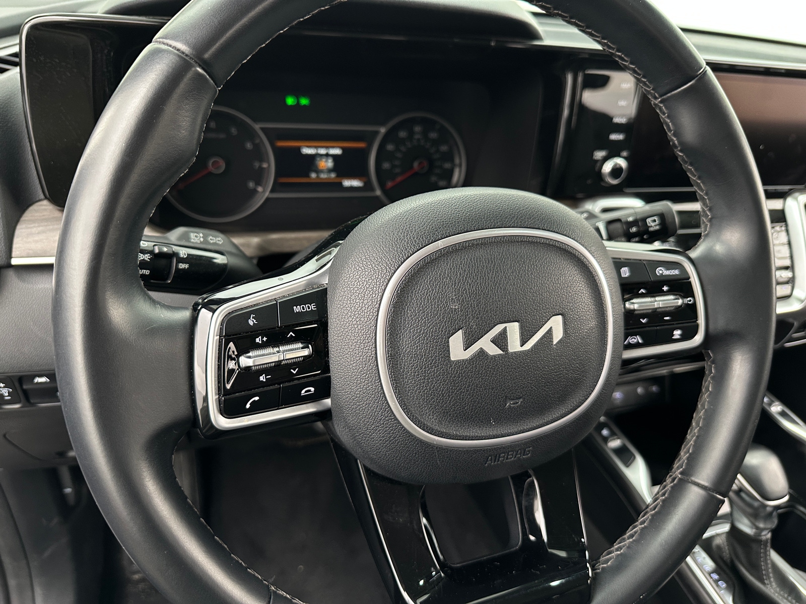 Thumbnail: 2022 Kia Sorento - 4