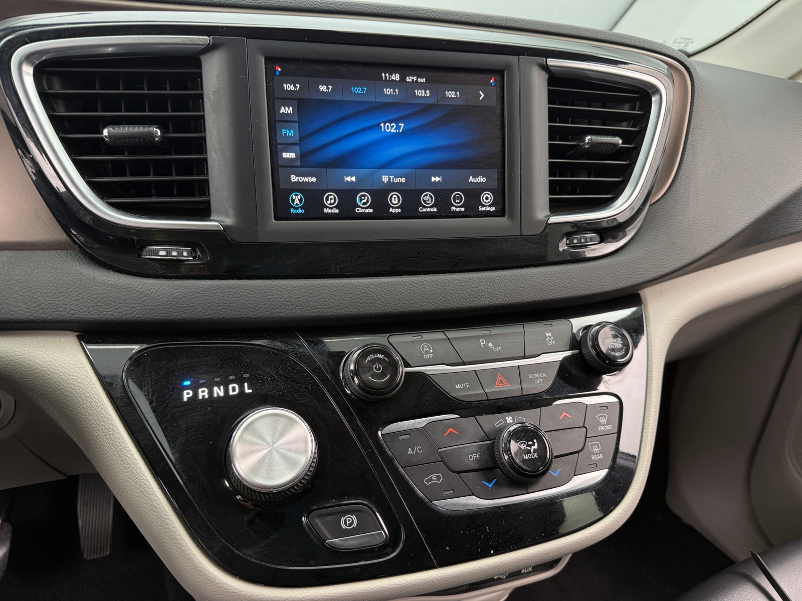 Thumbnail: 2020 Chrysler Voyager - 3