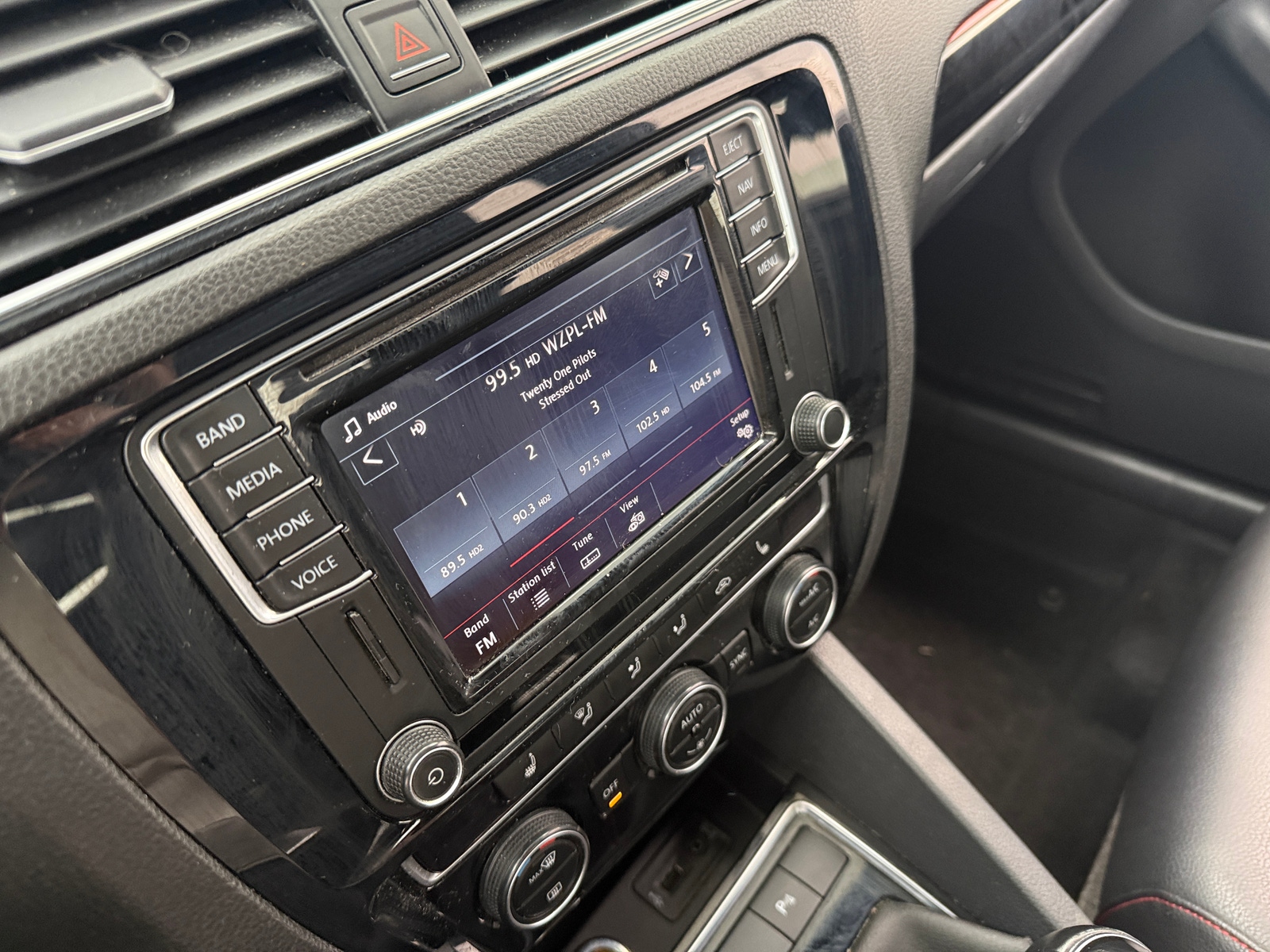 Thumbnail: 2017 Volkswagen Jetta - 3