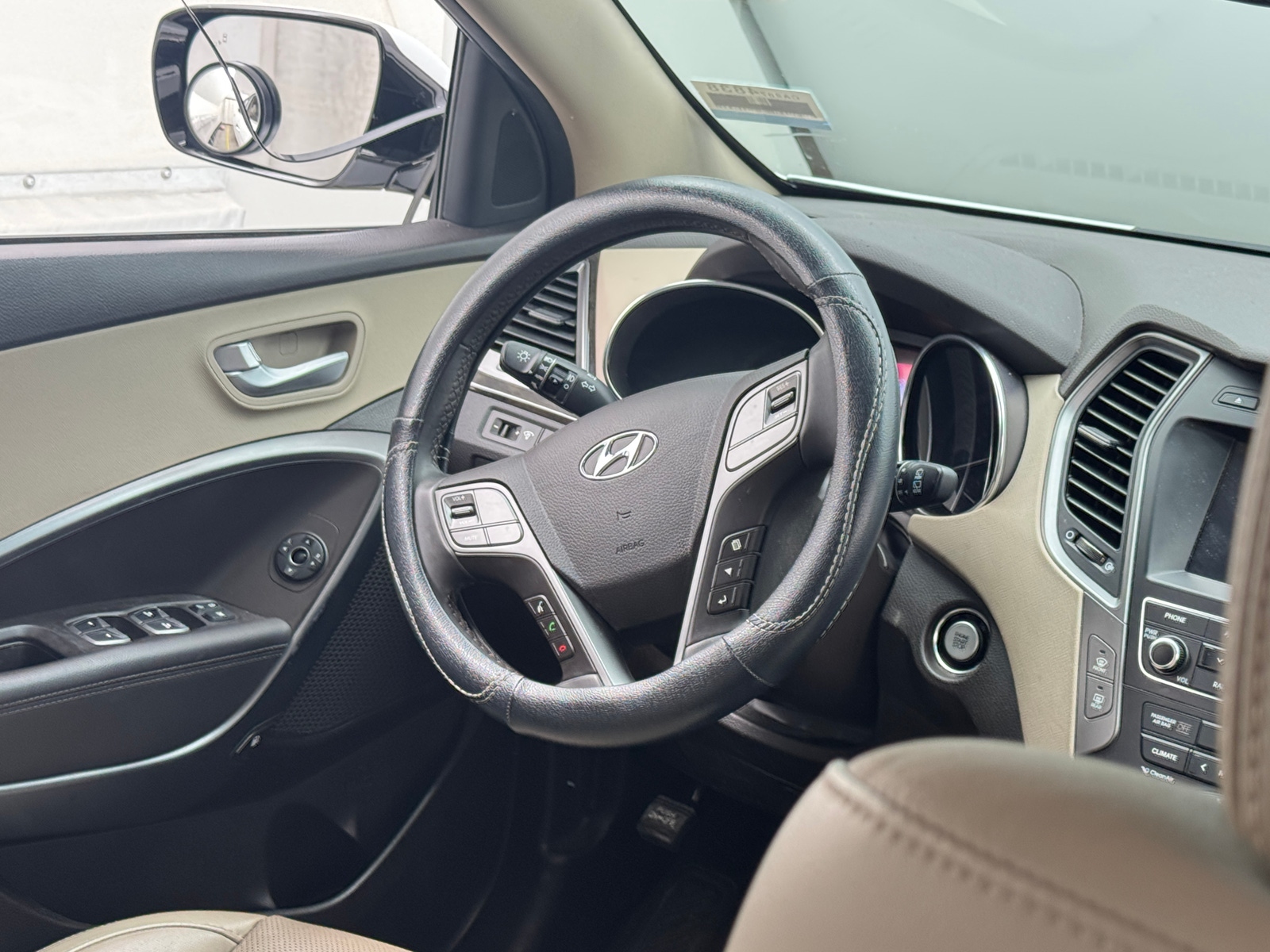 Thumbnail: 2017 Hyundai Santa Fe - 4