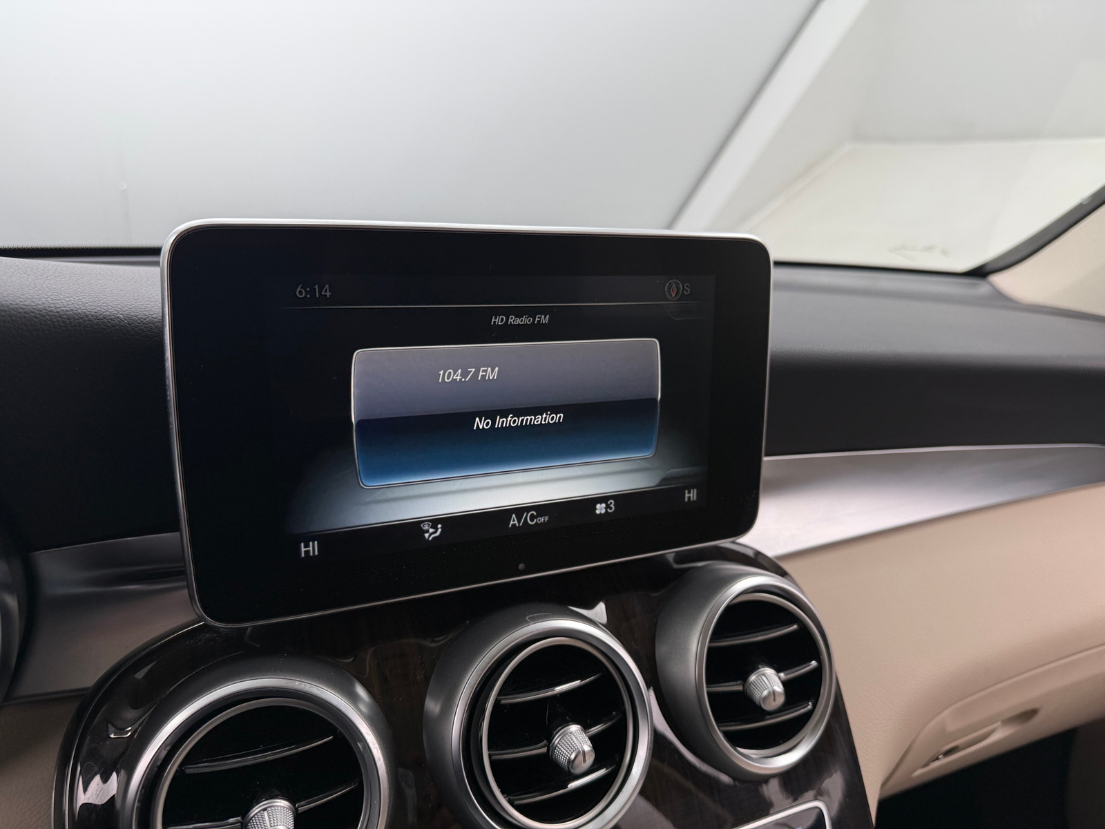 Thumbnail: 2016 Mercedes-Benz GLC - 3