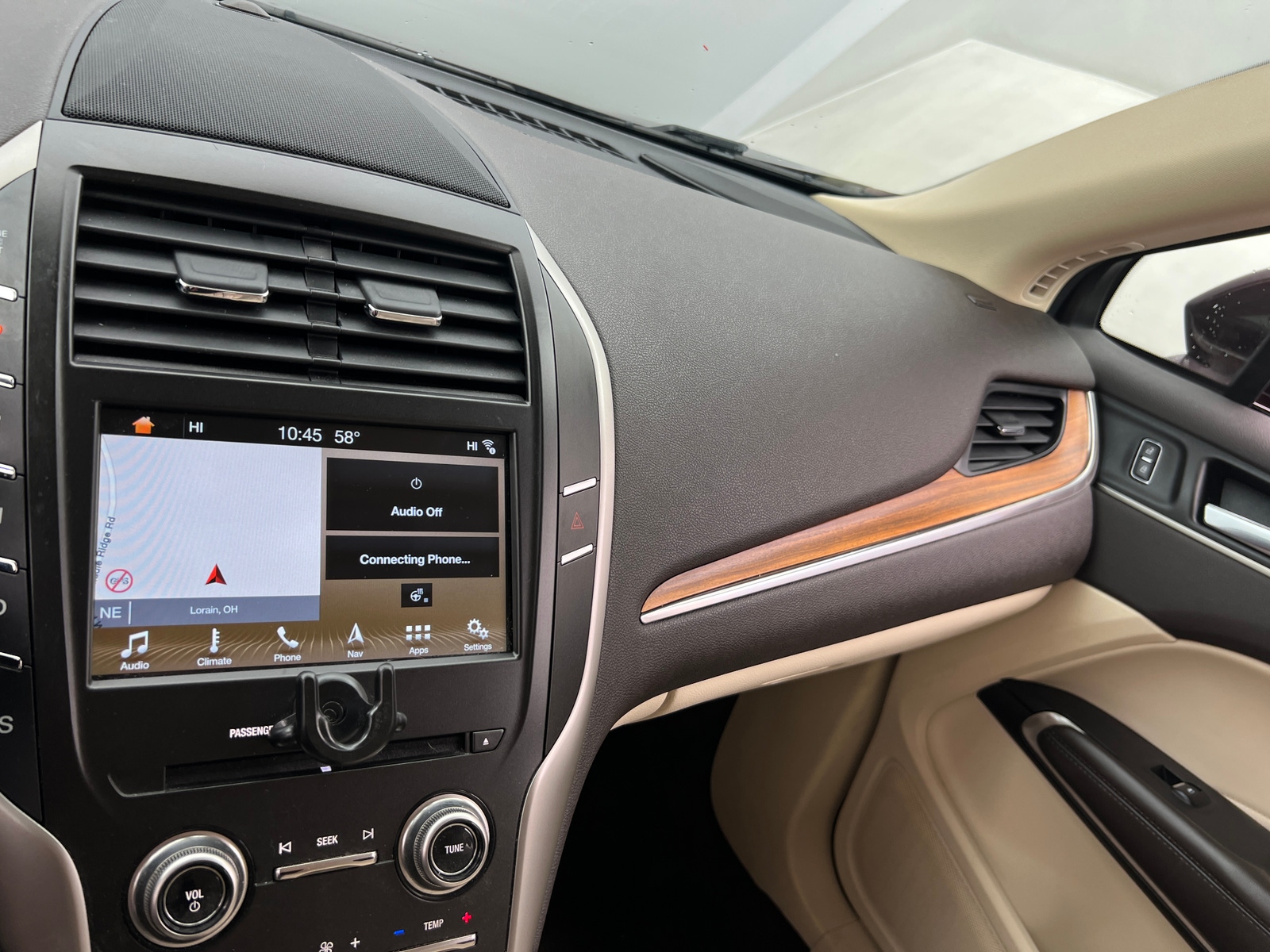 Thumbnail: 2016 Lincoln MKC - 3