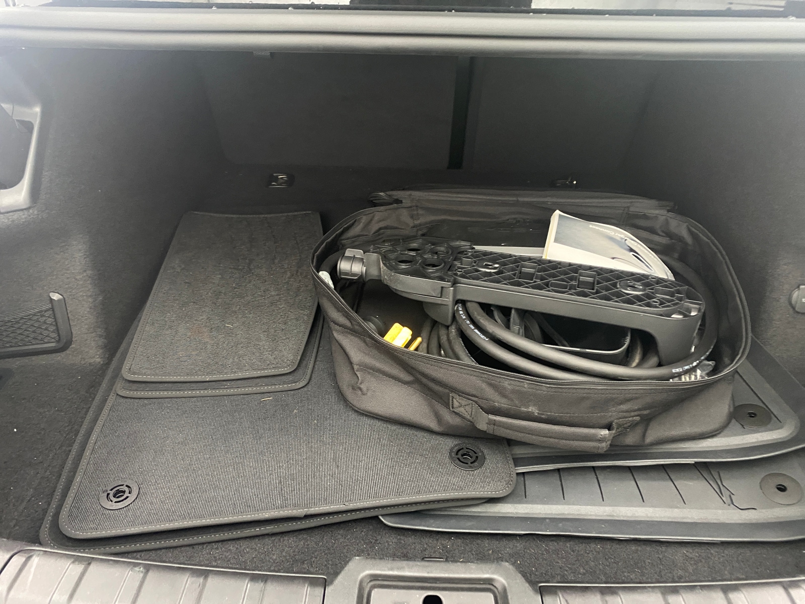 Thumbnail: 2023 Porsche Taycan - 6