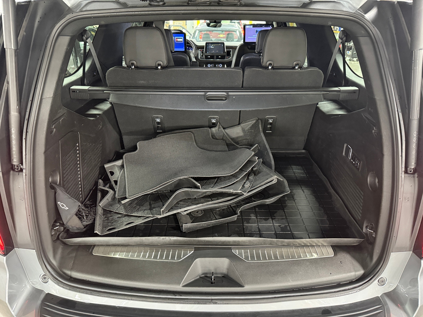 Thumbnail: 2023 Chevrolet Suburban - 6