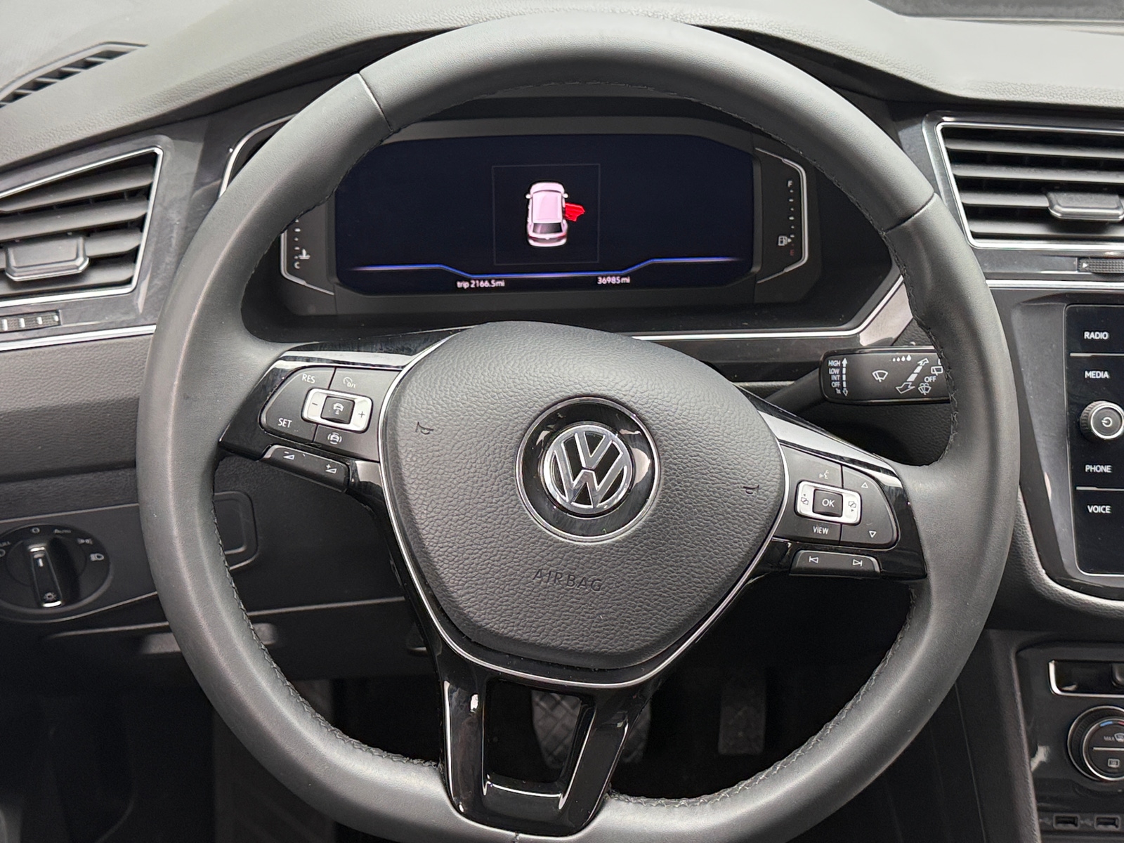 Thumbnail: 2020 Volkswagen Tiguan - 4