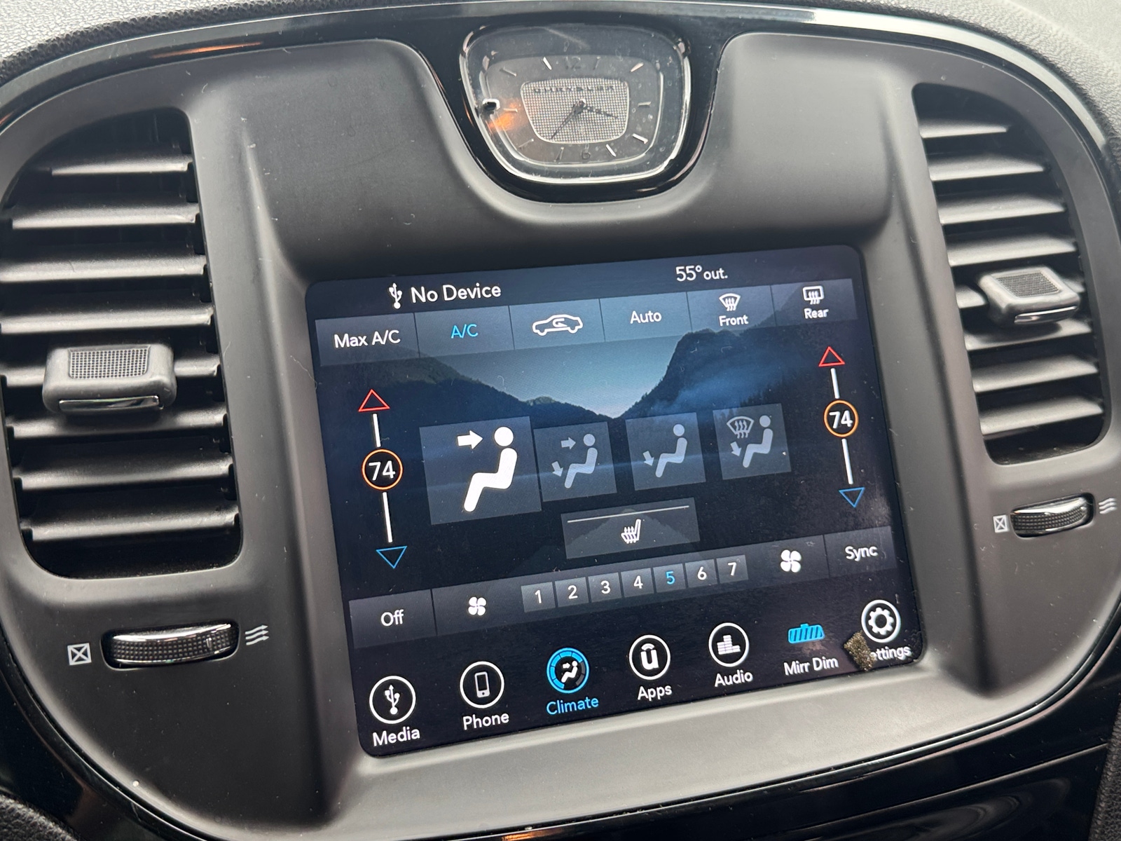 Thumbnail: 2019 Chrysler 300 - 3