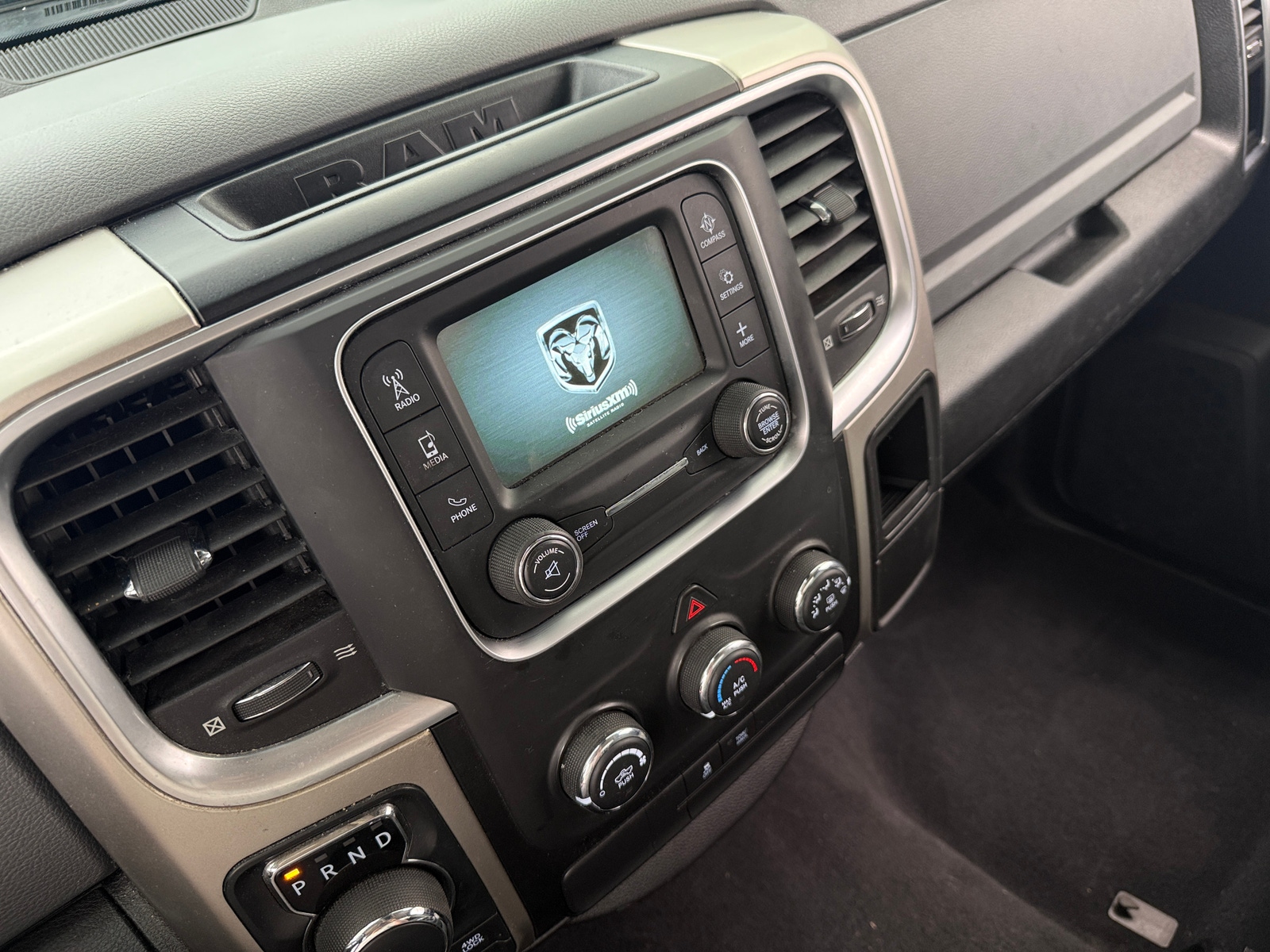 Thumbnail: 2020 RAM 1500 Classic - 3