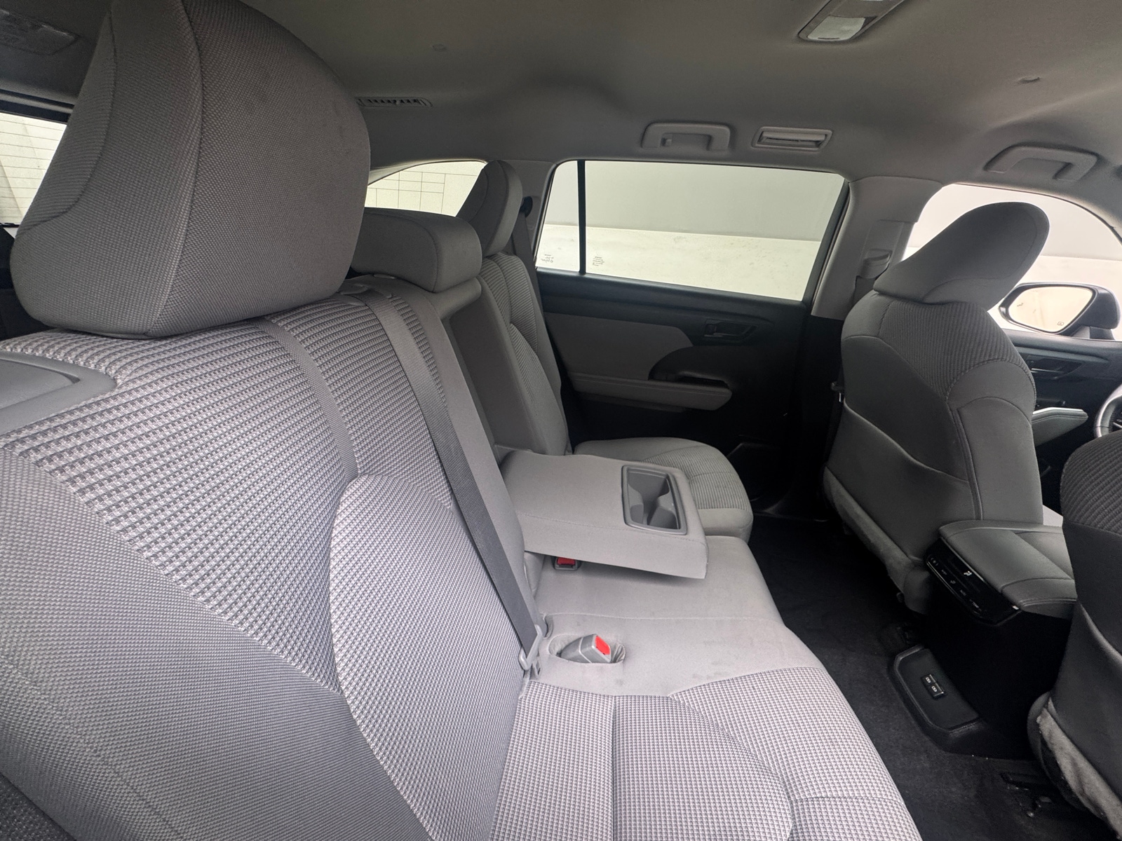 Thumbnail: 2023 Toyota Highlander - 6