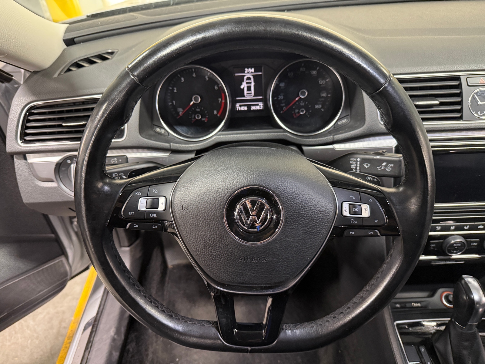 Thumbnail: 2017 Volkswagen Passat - 4