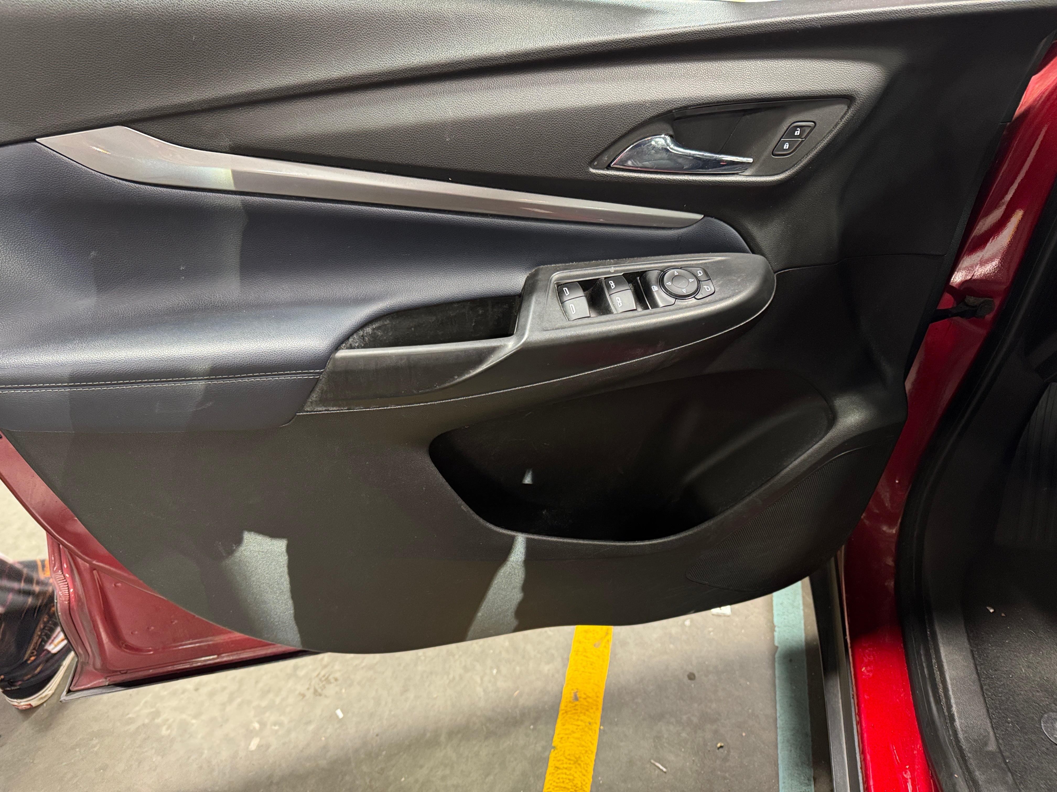 Used 2023 Chevrolet Bolt EUV LT with VIN 1G1FY6S00P4199047 for sale in Oak Creek, WI