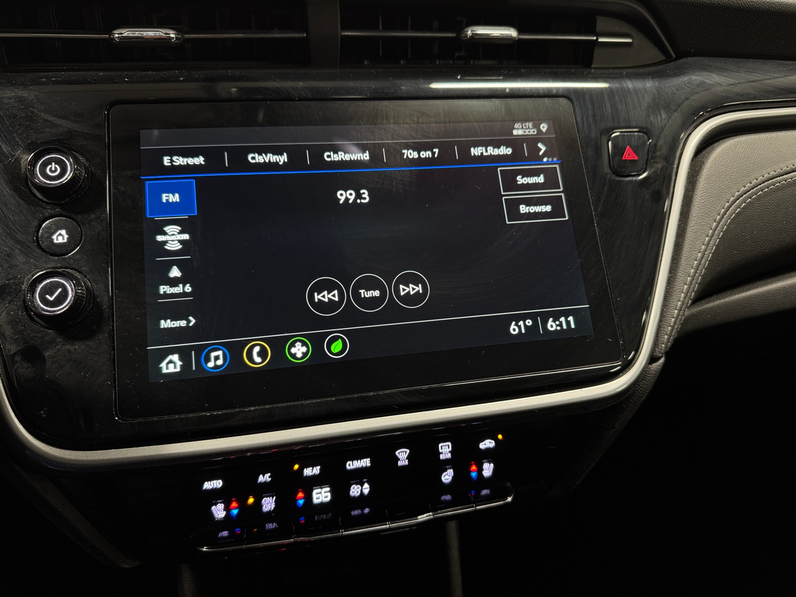 Thumbnail: 2023 Chevrolet Bolt EUV - 3