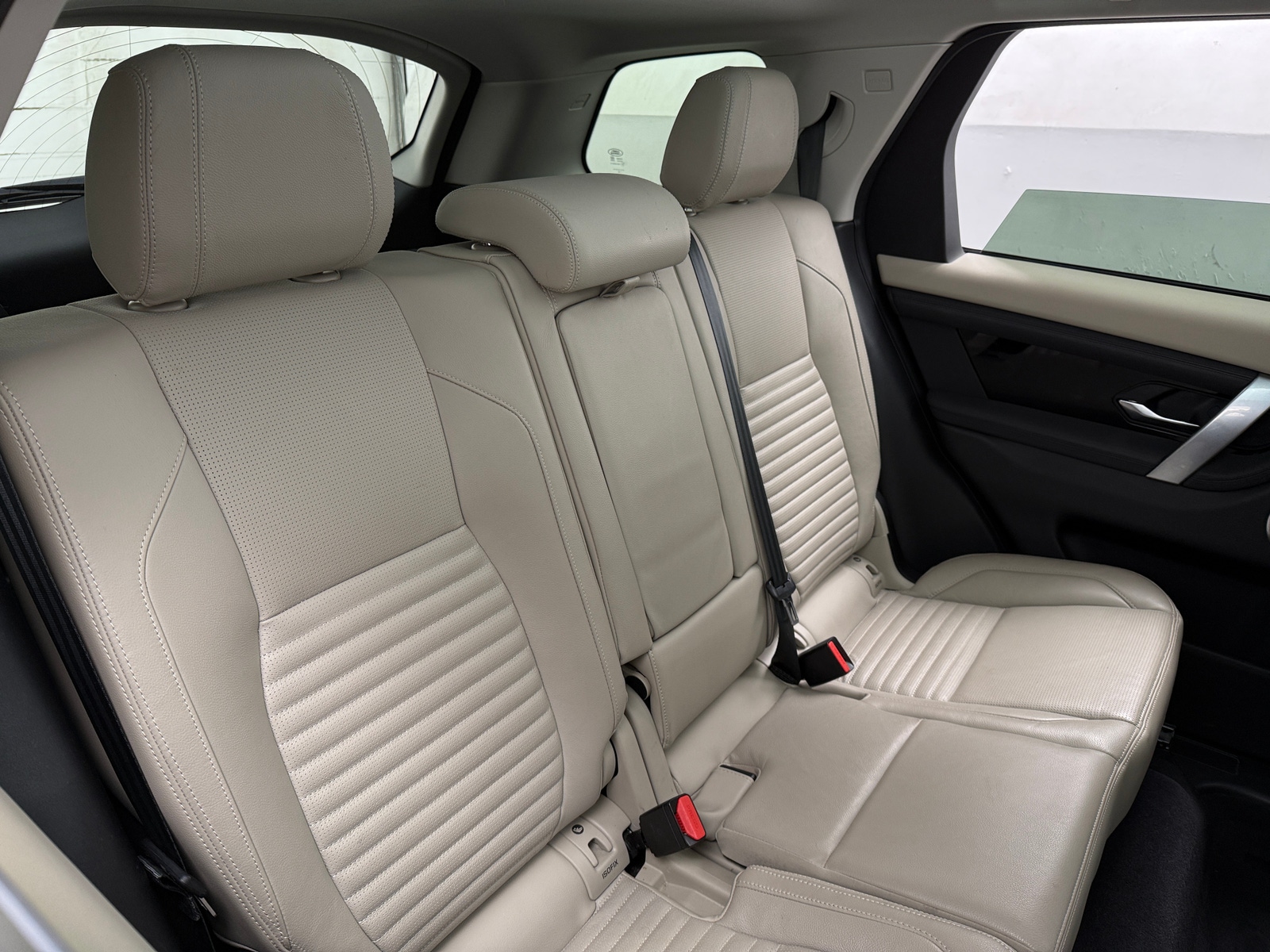 Thumbnail: 2022 Land Rover Discovery Sport - 5