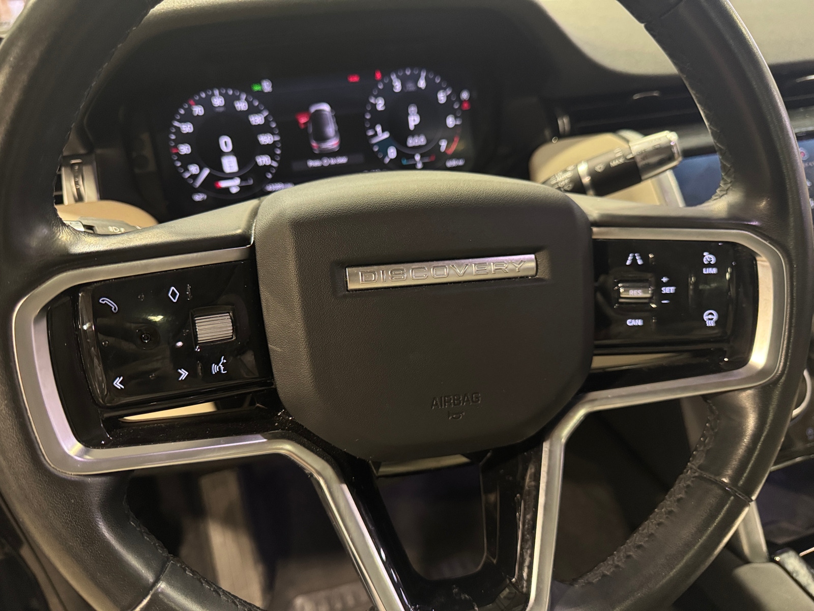 Thumbnail: 2022 Land Rover Discovery Sport - 4