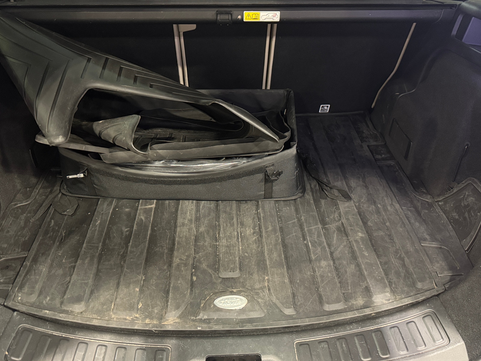 Thumbnail: 2022 Land Rover Discovery Sport - 6