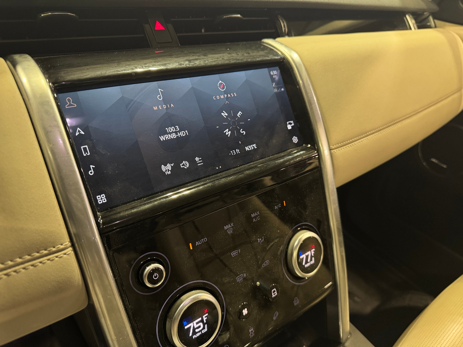 Thumbnail: 2022 Land Rover Discovery Sport - 3