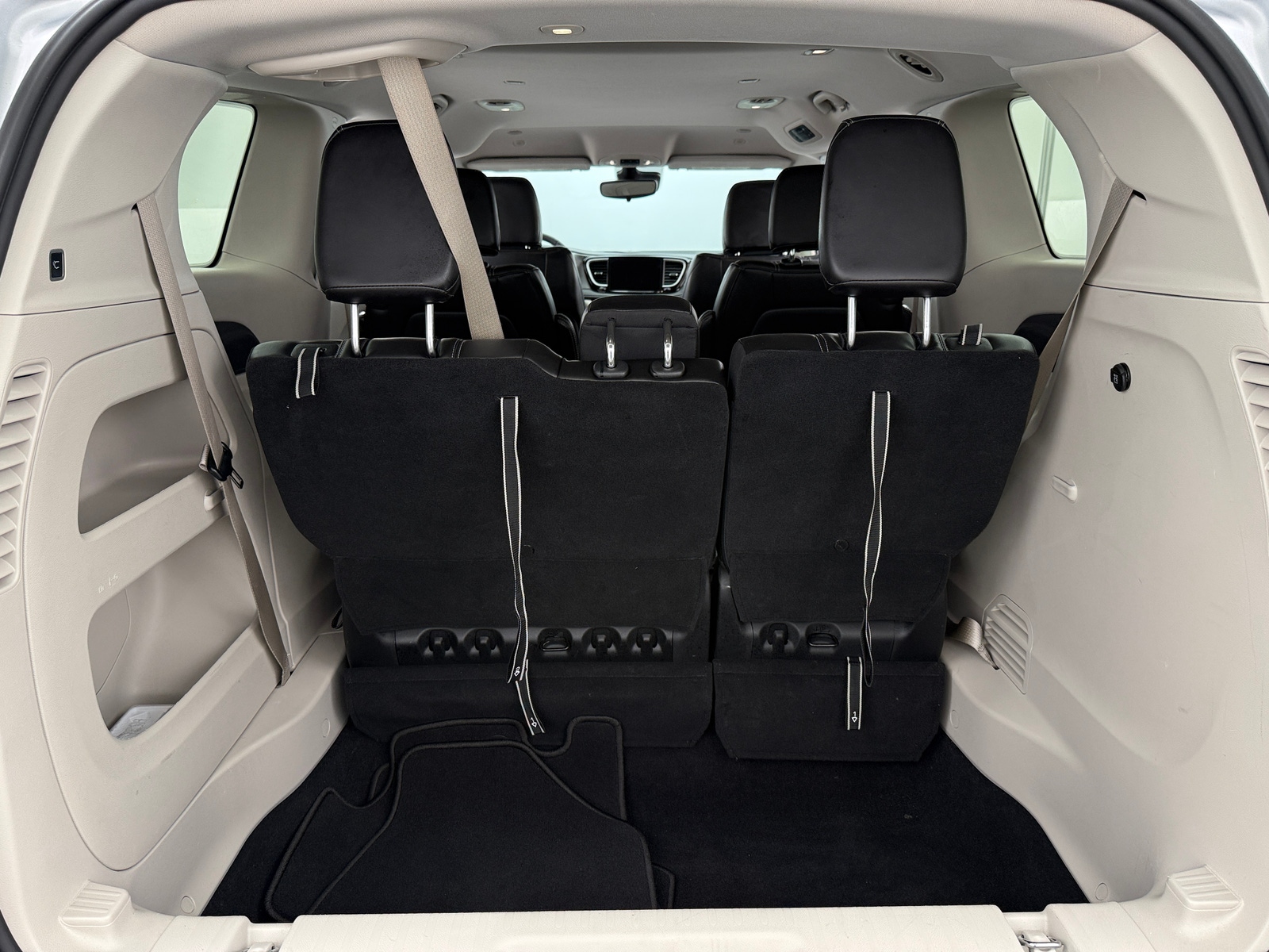 Thumbnail: 2023 Chrysler Pacifica - 6